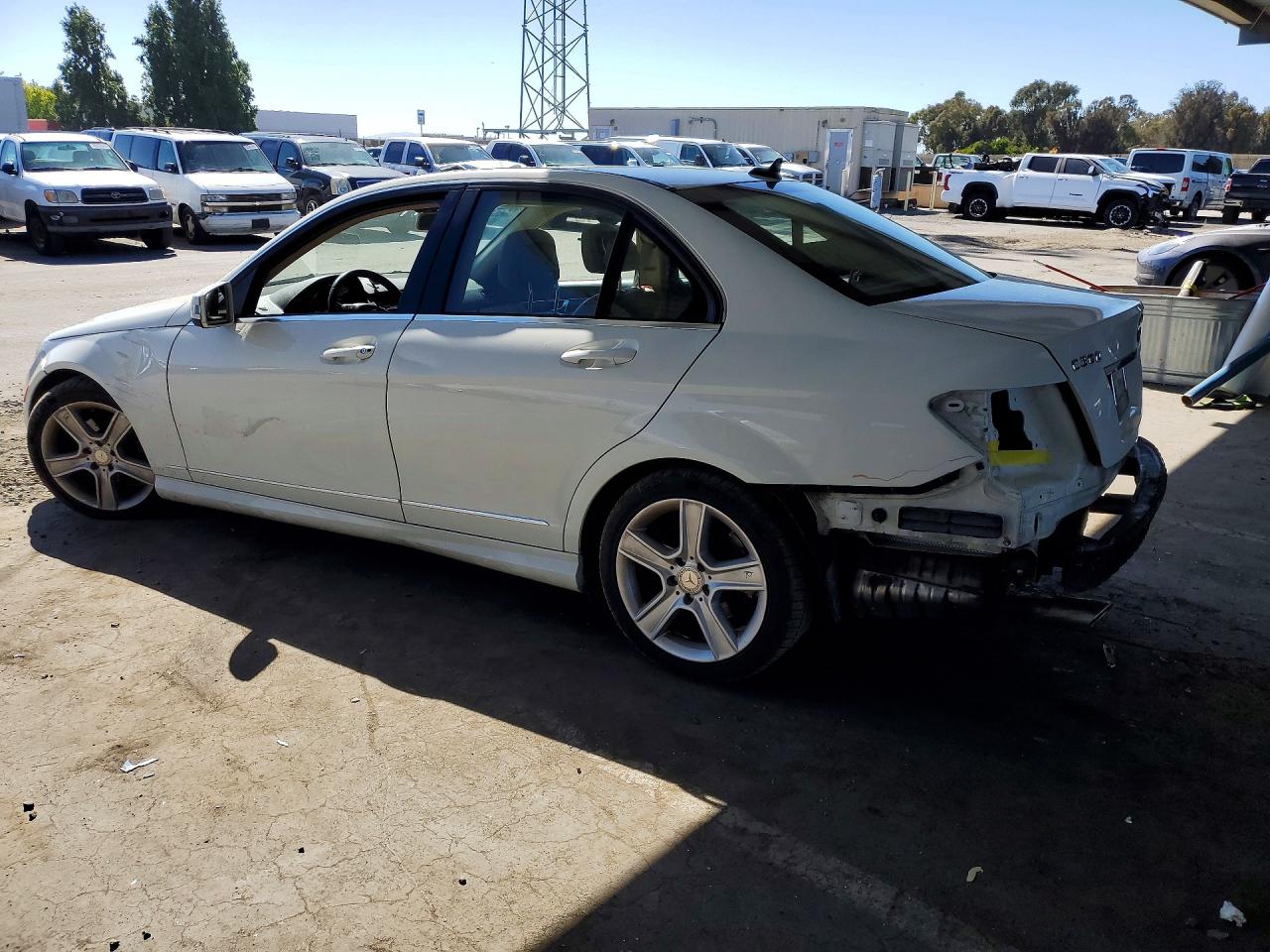 2011 Mercedes-benz C 300 White vin: WDDGF5EB7BR174821
