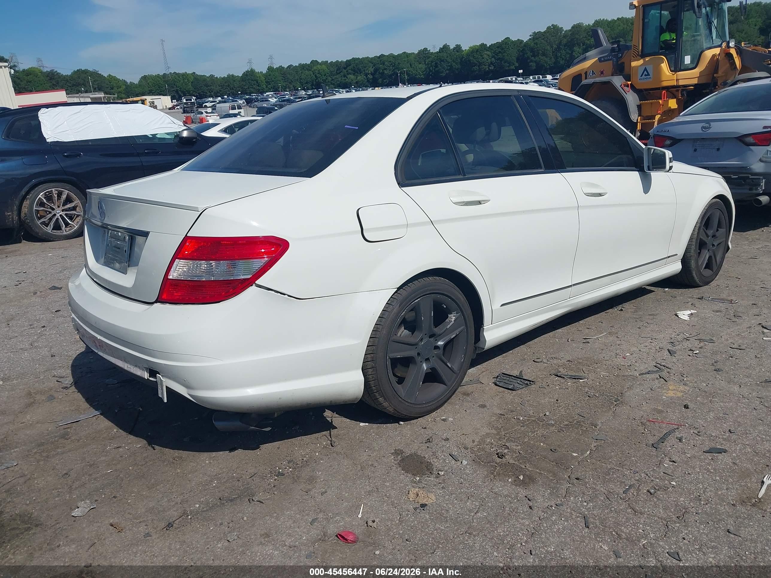 2011 Mercedes-benz C 300 Luxury/sport White vin: WDDGF5EB7BR177167