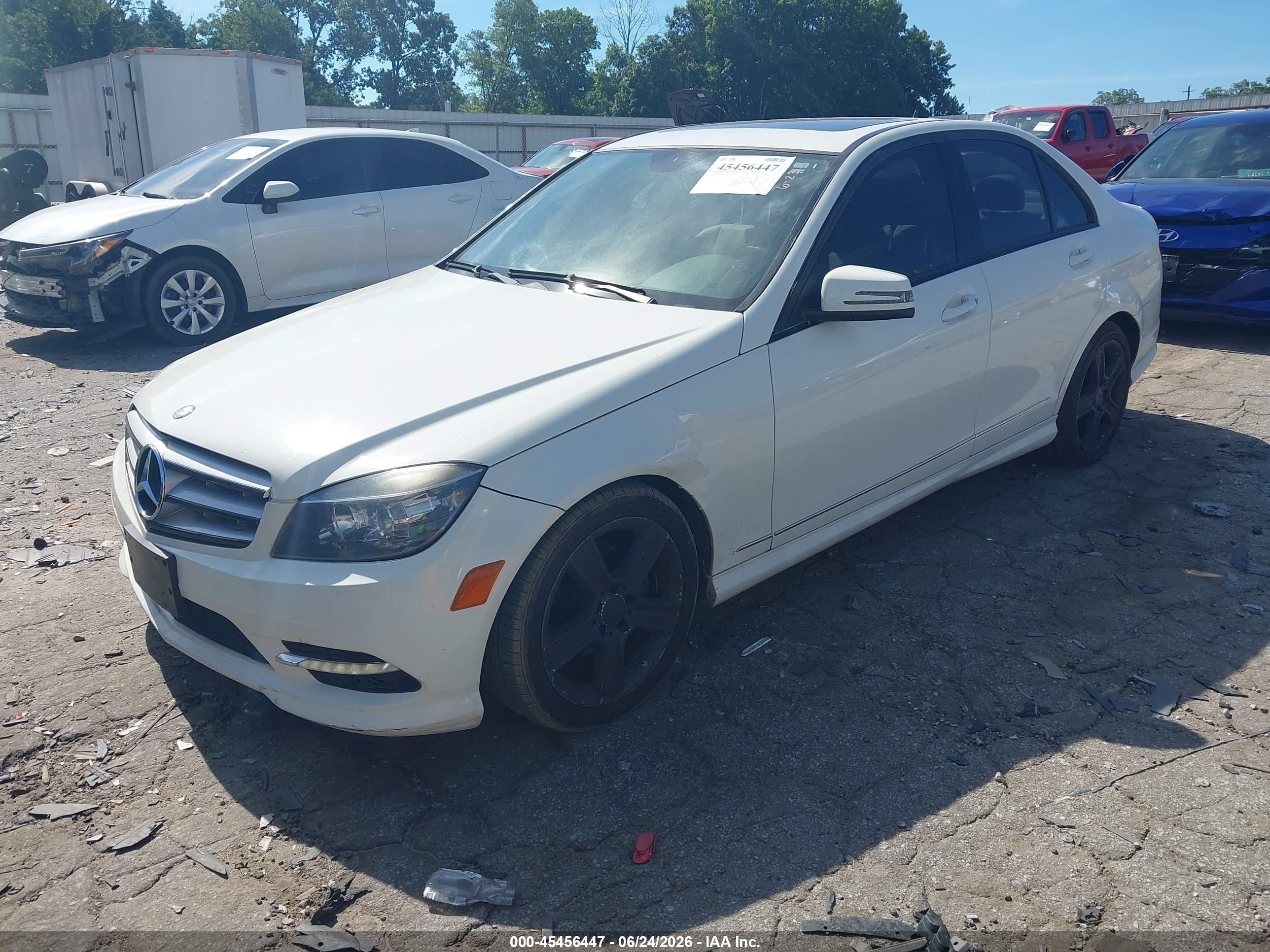 2011 Mercedes-benz C 300 Luxury/sport White vin: WDDGF5EB7BR177167