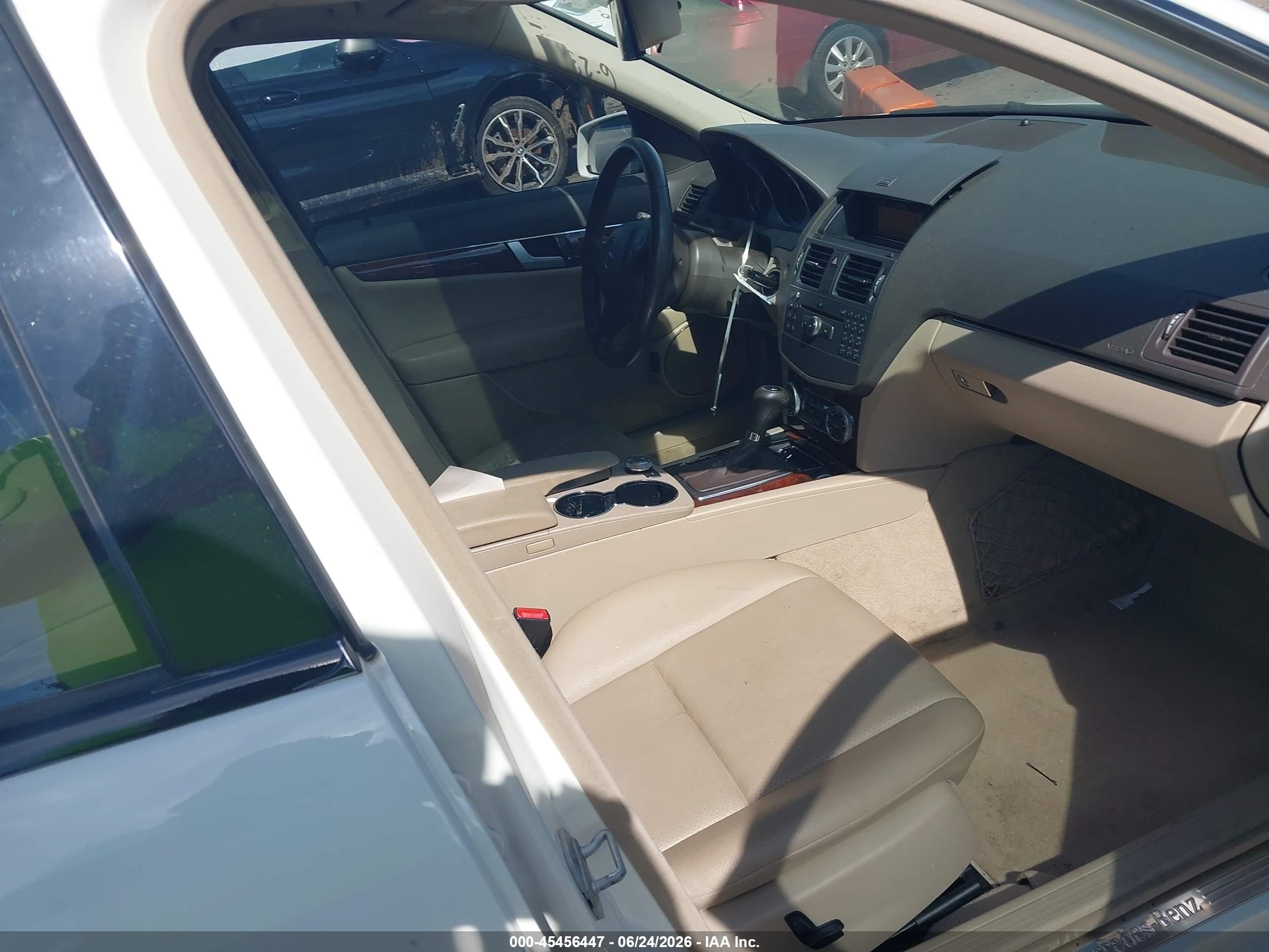 2011 Mercedes-benz C 300 Luxury/sport White vin: WDDGF5EB7BR177167