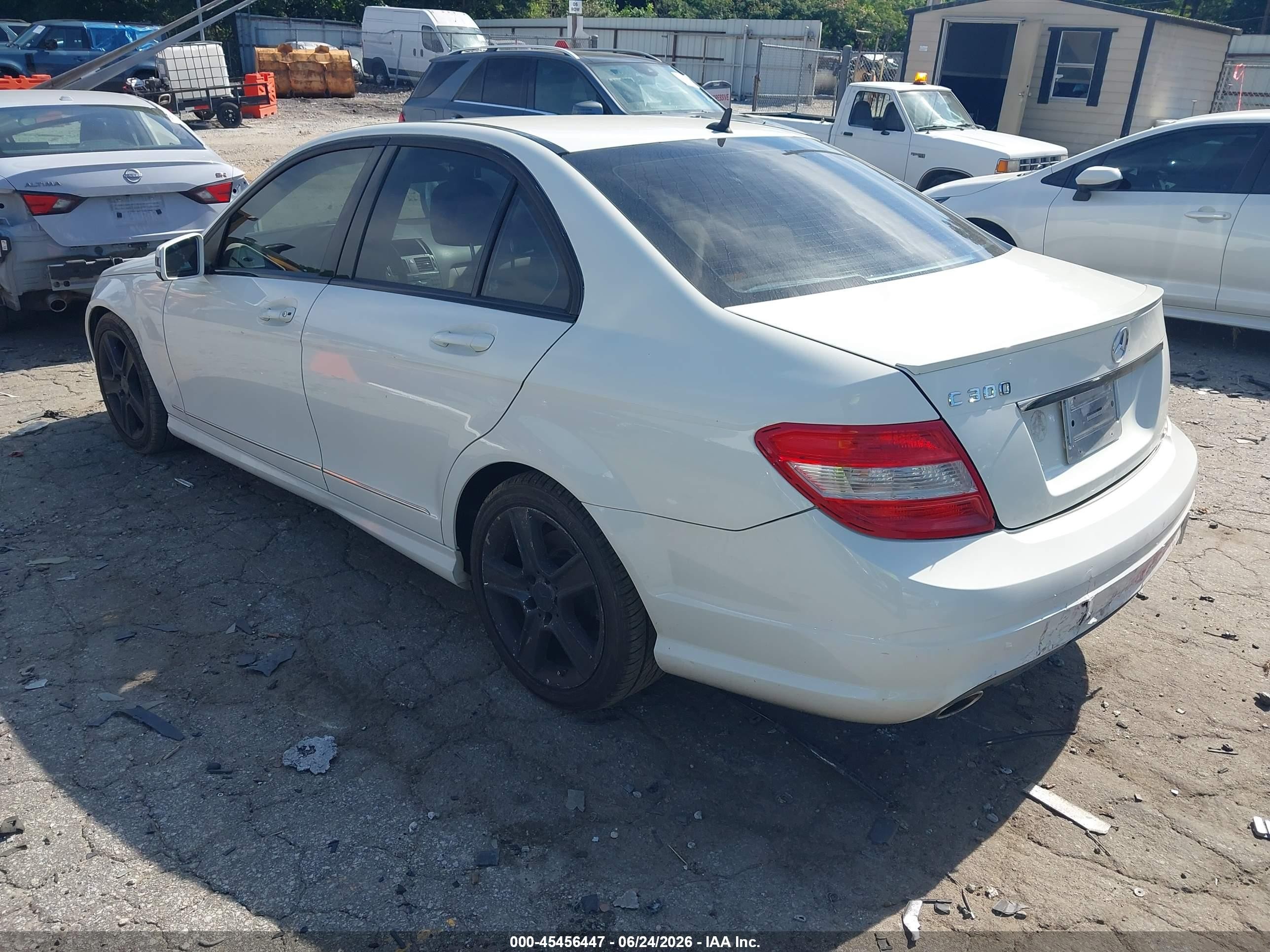 2011 Mercedes-benz C 300 Luxury/sport White vin: WDDGF5EB7BR177167