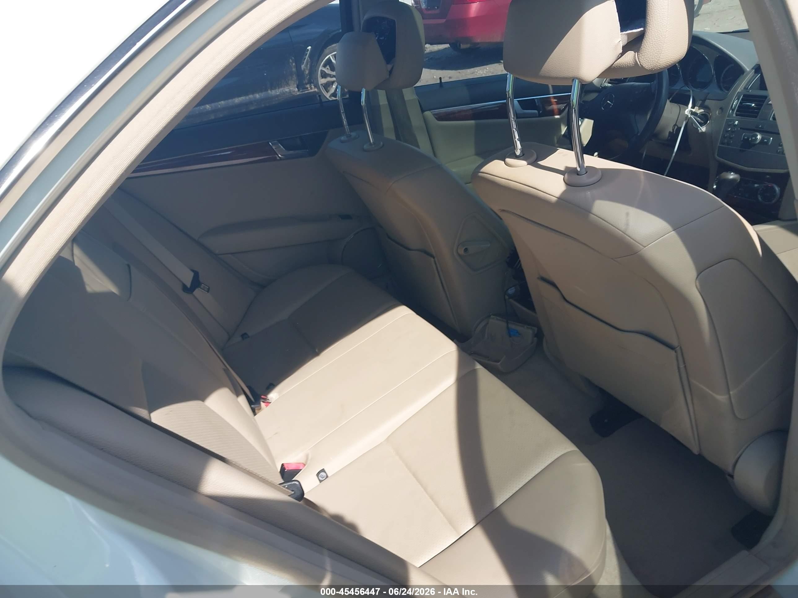 2011 Mercedes-benz C 300 Luxury/sport White vin: WDDGF5EB7BR177167