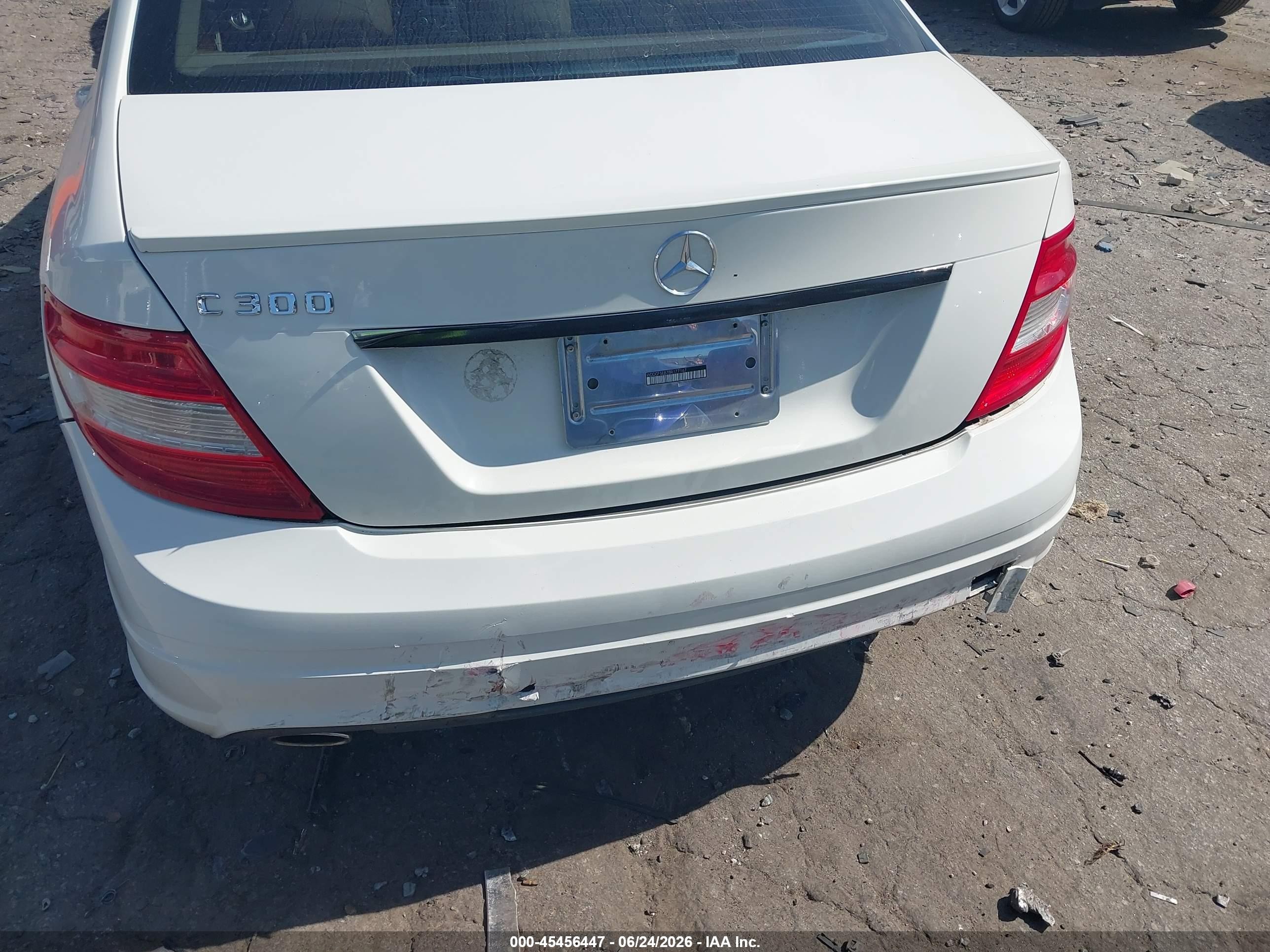 2011 Mercedes-benz C 300 Luxury/sport White vin: WDDGF5EB7BR177167