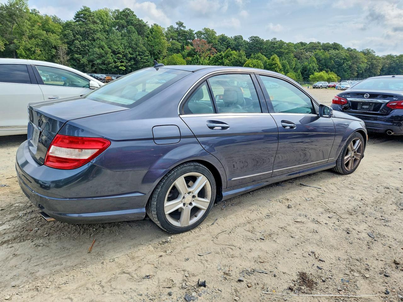 2011 Mercedes-benz C 300 Gray vin: WDDGF5EB7BR180473