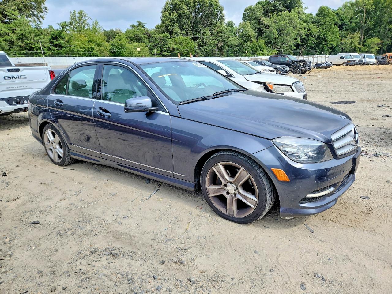 2011 Mercedes-benz C 300 Gray vin: WDDGF5EB7BR180473