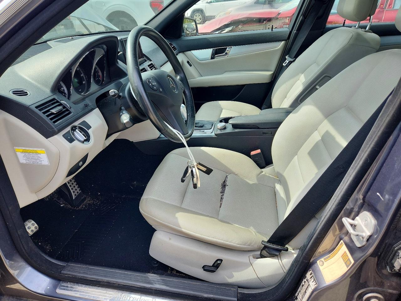 2011 Mercedes-benz C 300 Gray vin: WDDGF5EB7BR180473