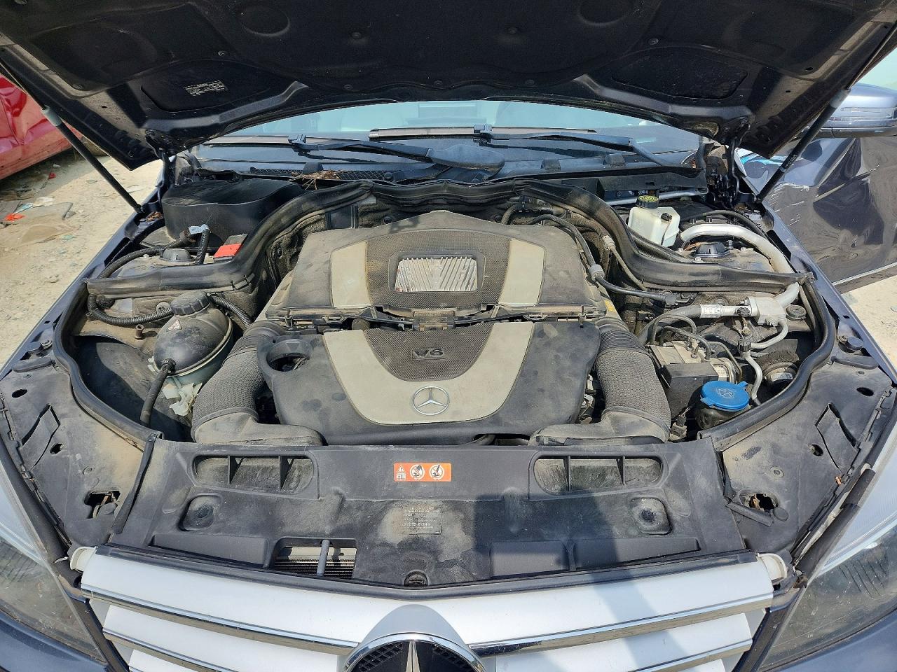 2011 Mercedes-benz C 300 Gray vin: WDDGF5EB7BR180473