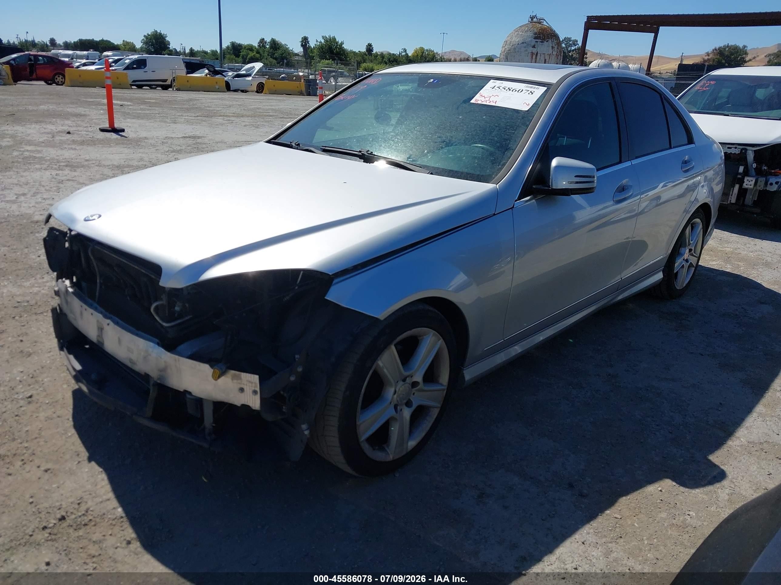 2010 Mercedes-benz C 300 Luxury/sport White vin: WDDGF5EB8AF426172
