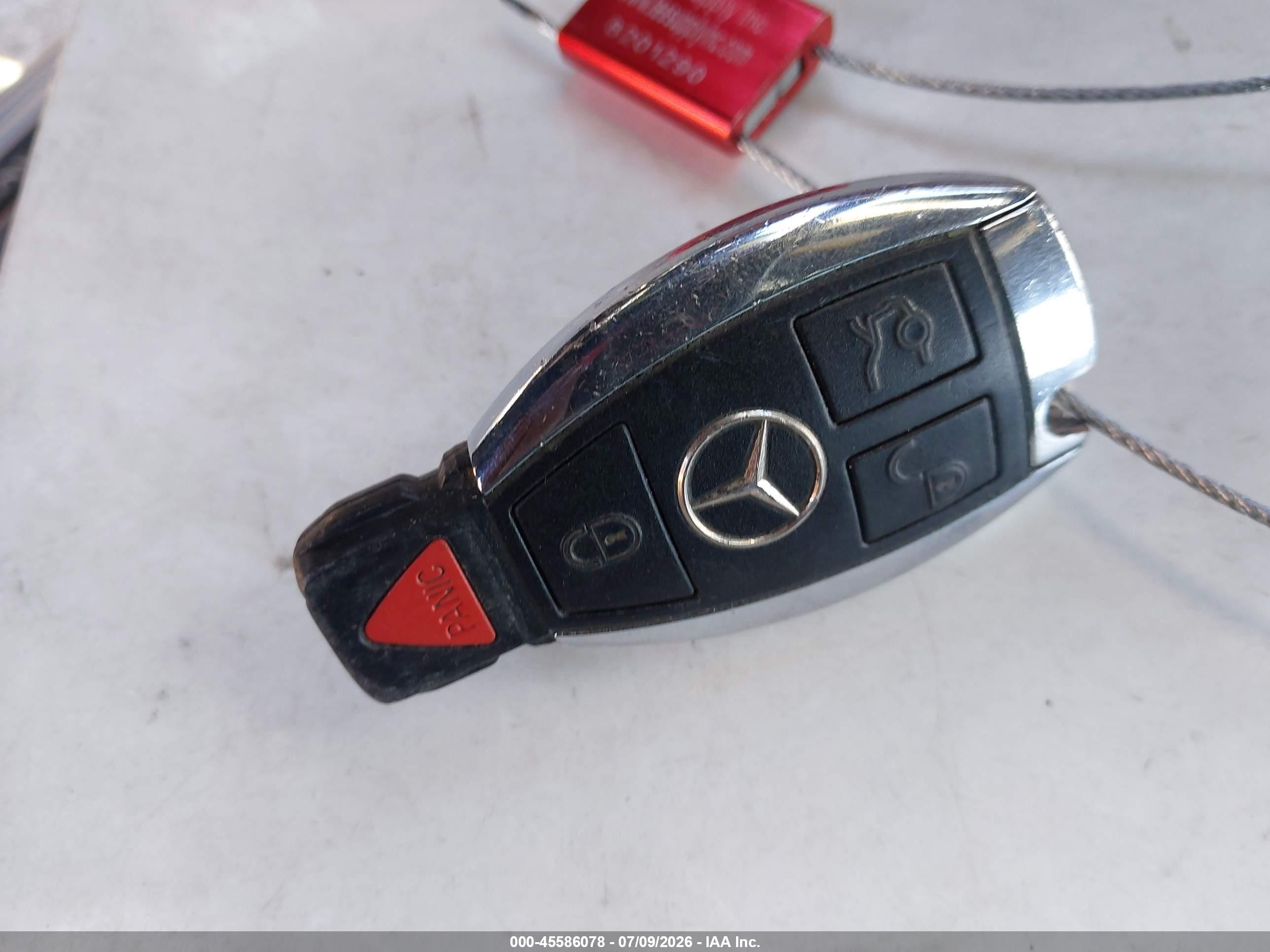 2010 Mercedes-benz C 300 Luxury/sport White vin: WDDGF5EB8AF426172
