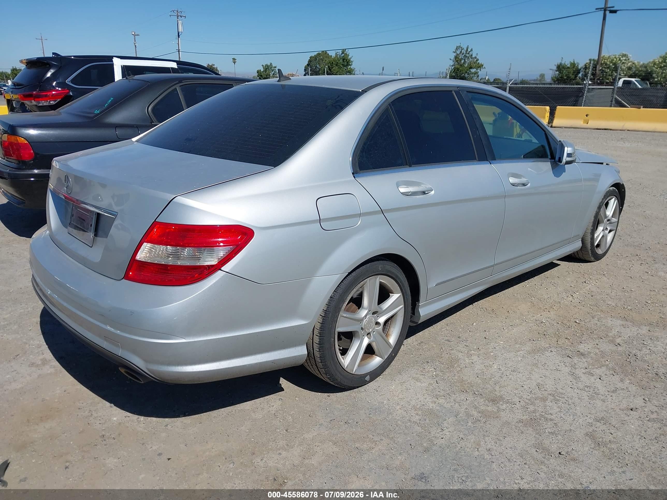 2010 Mercedes-benz C 300 Luxury/sport White vin: WDDGF5EB8AF426172
