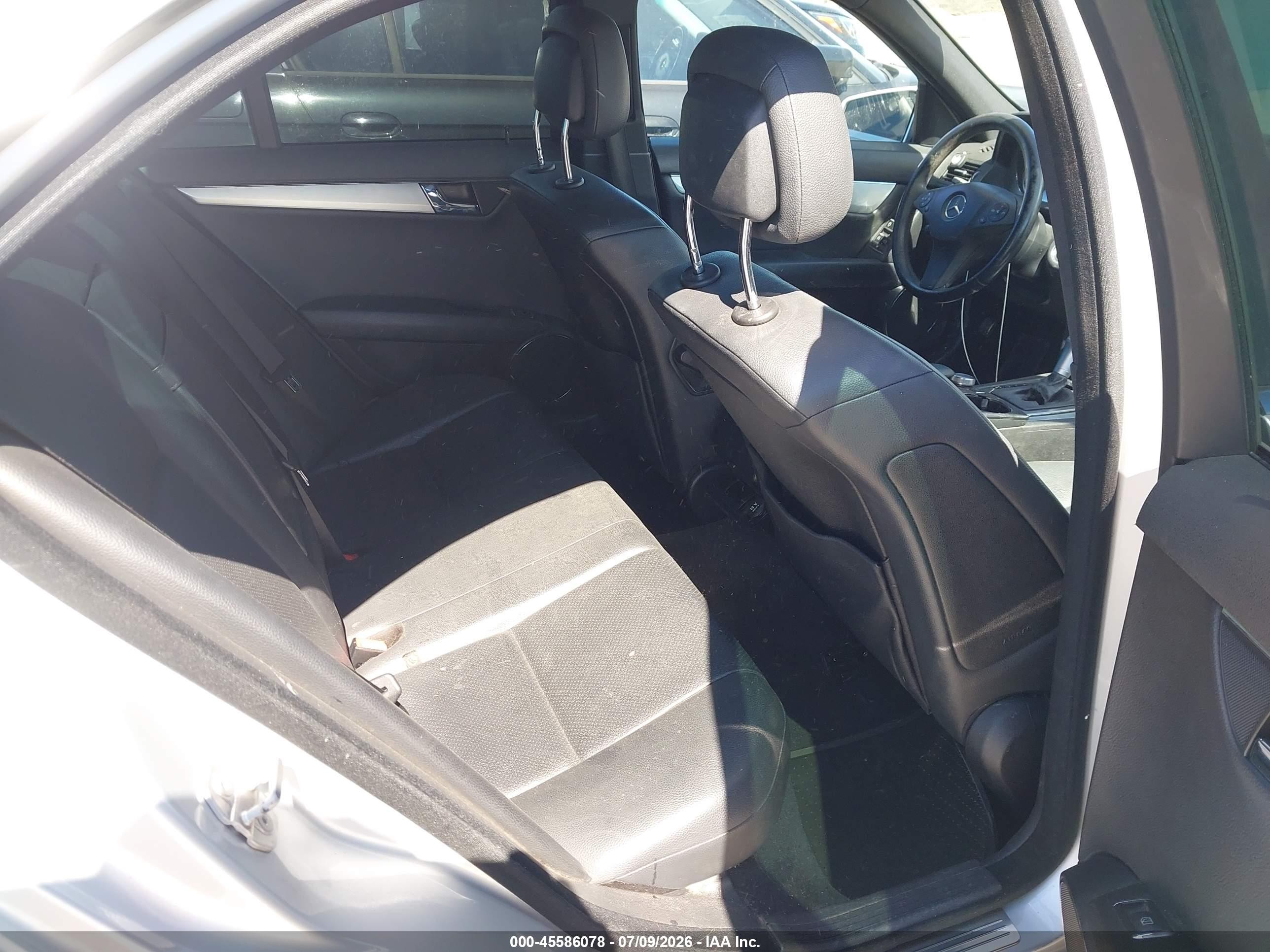 2010 Mercedes-benz C 300 Luxury/sport White vin: WDDGF5EB8AF426172