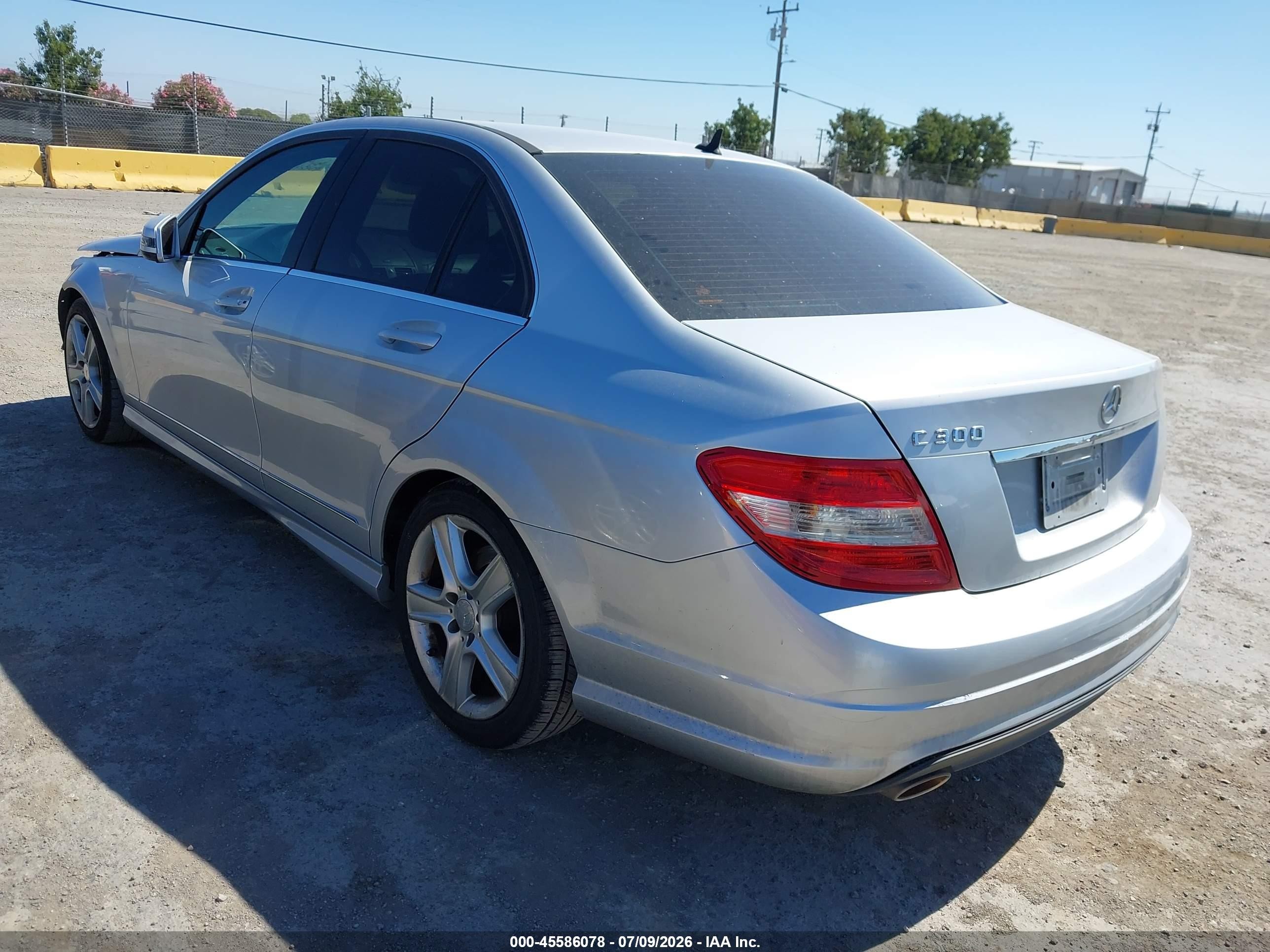2010 Mercedes-benz C 300 Luxury/sport White vin: WDDGF5EB8AF426172