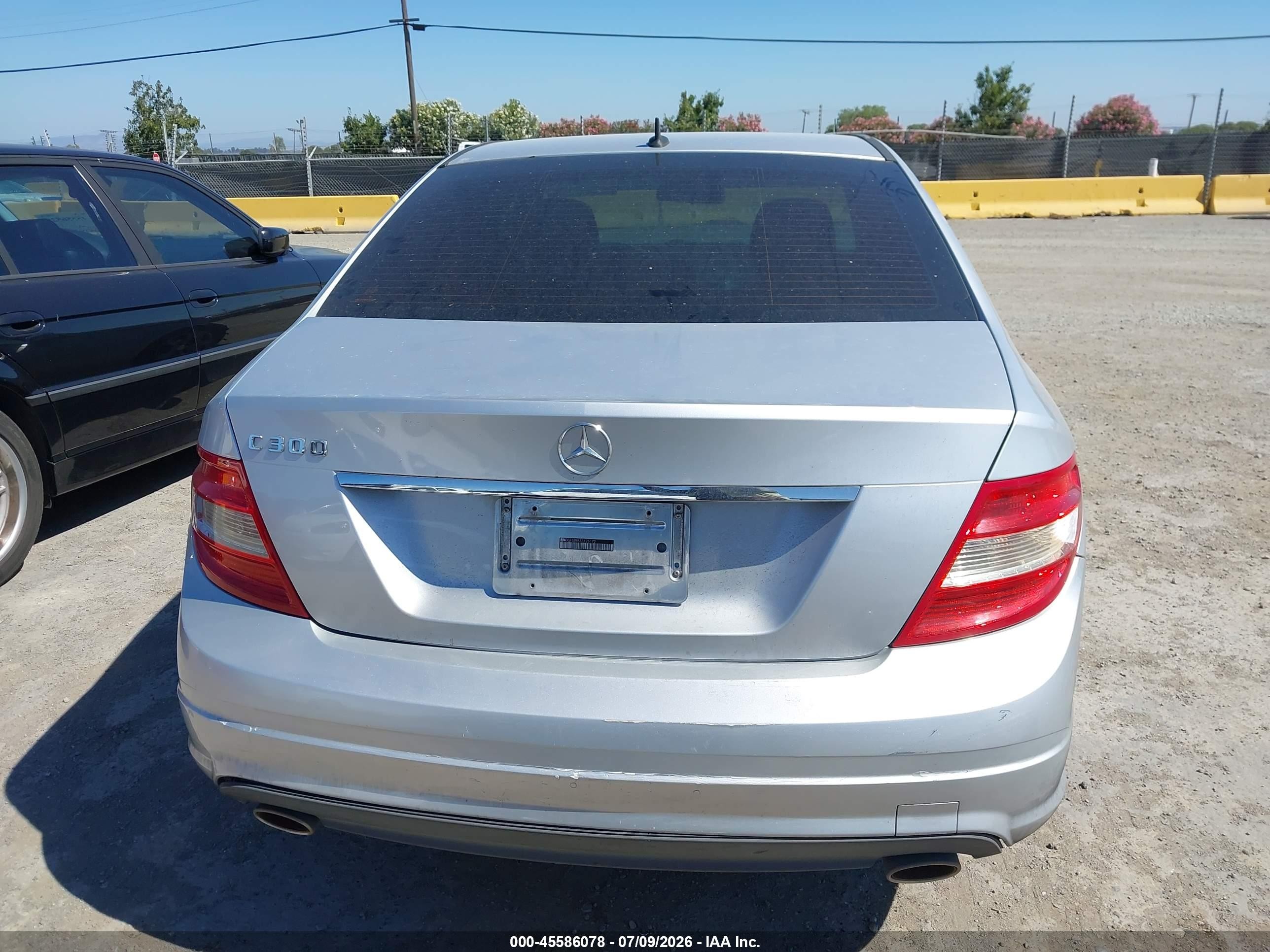 2010 Mercedes-benz C 300 Luxury/sport White vin: WDDGF5EB8AF426172