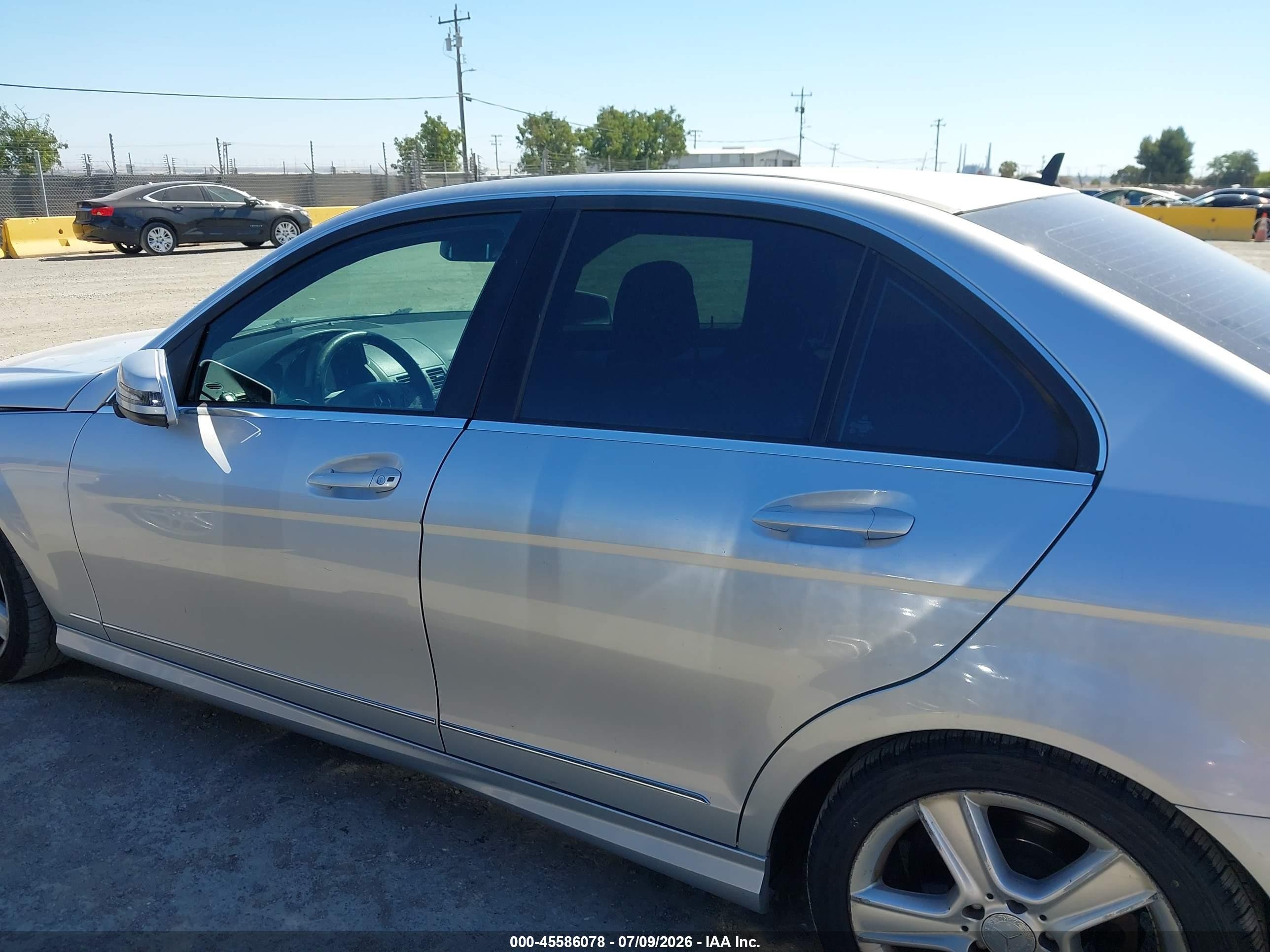 2010 Mercedes-benz C 300 Luxury/sport White vin: WDDGF5EB8AF426172