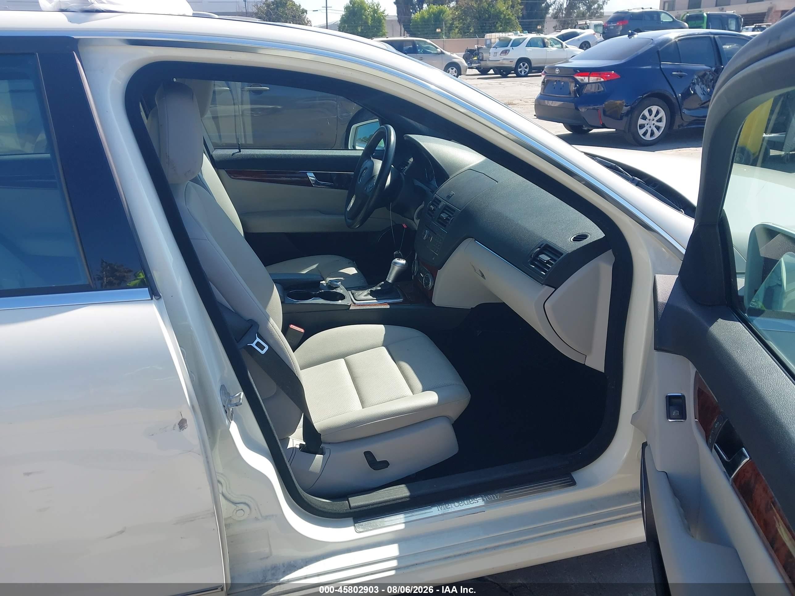 2010 Mercedes-benz C 300 Sport White vin: WDDGF5EB8AF429539