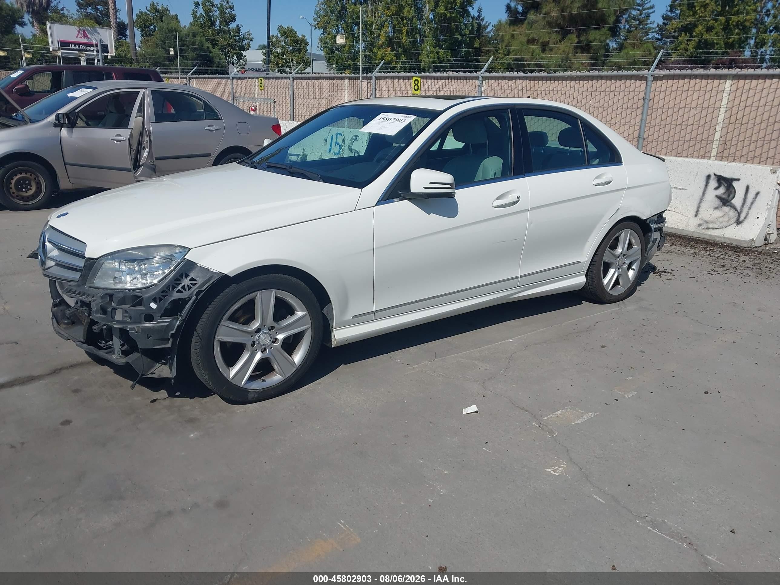 2010 Mercedes-benz C 300 Sport White vin: WDDGF5EB8AF429539