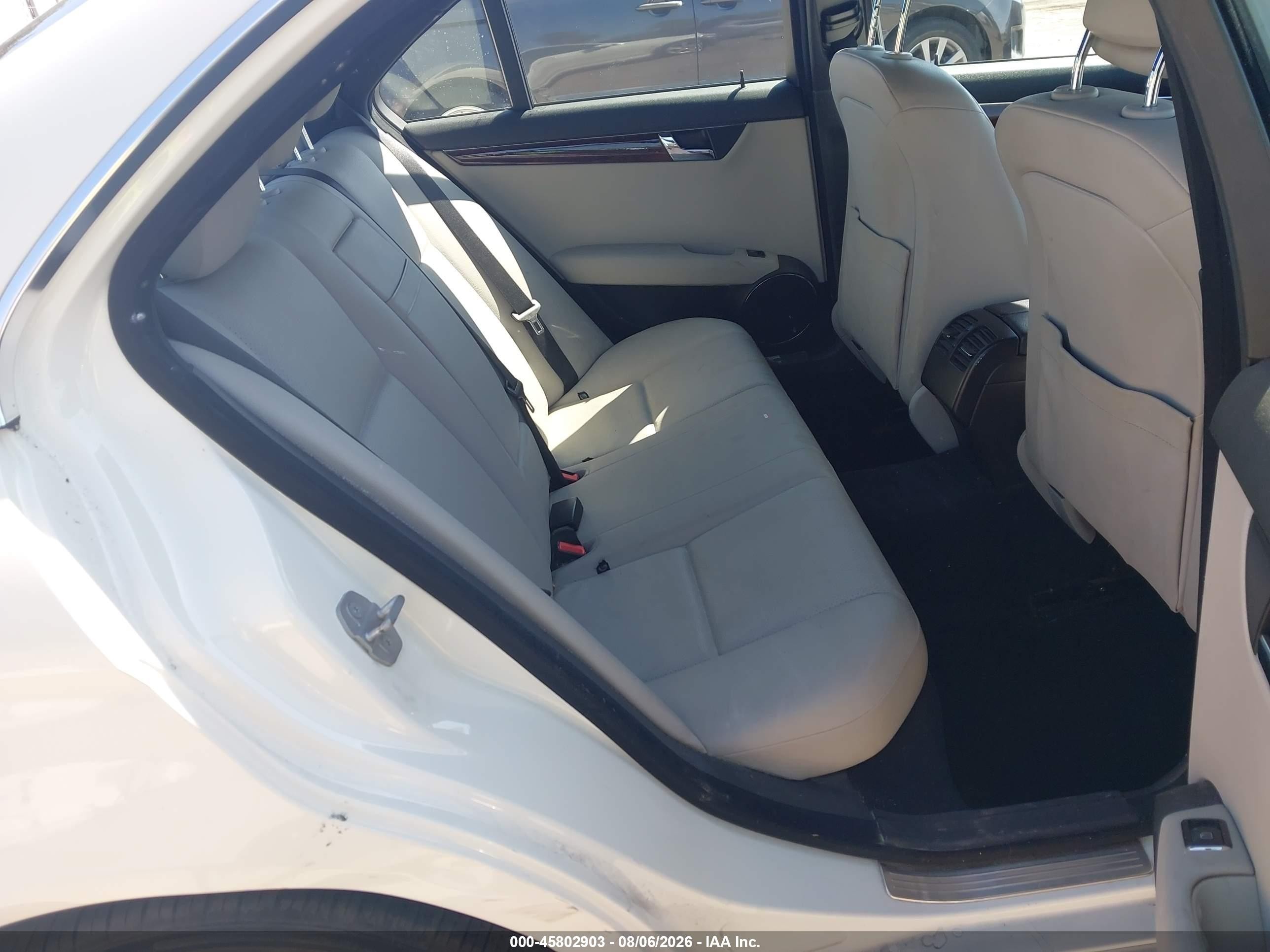 2010 Mercedes-benz C 300 Sport White vin: WDDGF5EB8AF429539