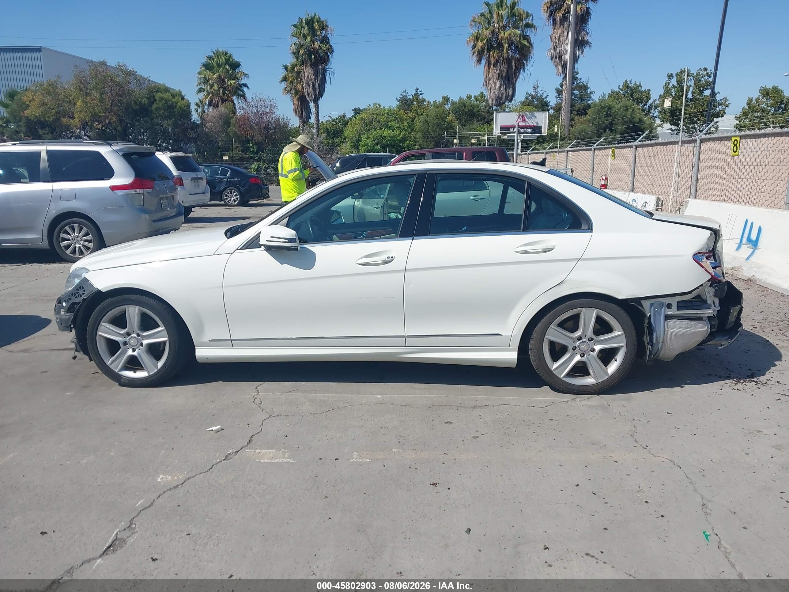2010 Mercedes-benz C 300 Sport White vin: WDDGF5EB8AF429539
