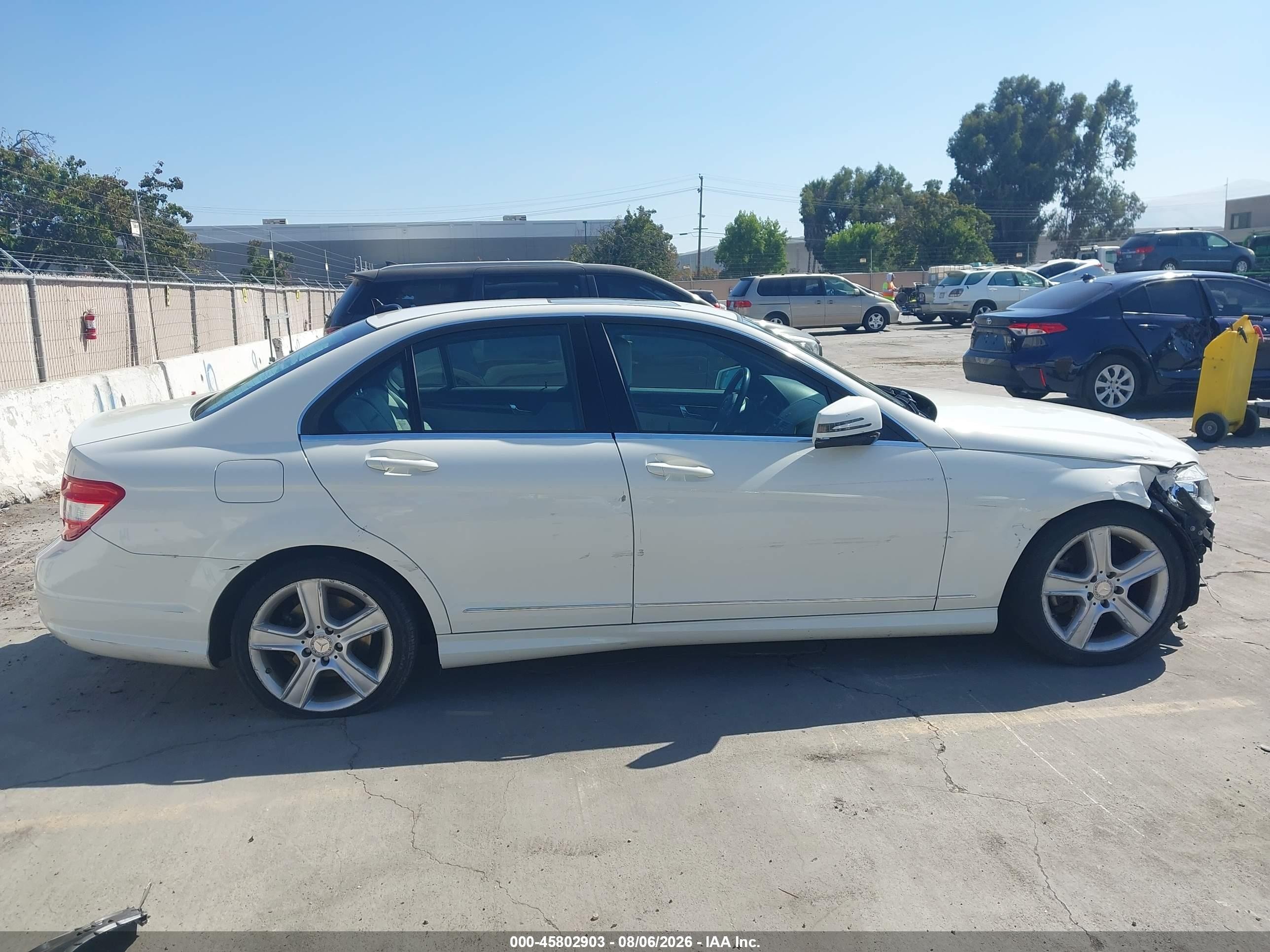 2010 Mercedes-benz C 300 Sport White vin: WDDGF5EB8AF429539