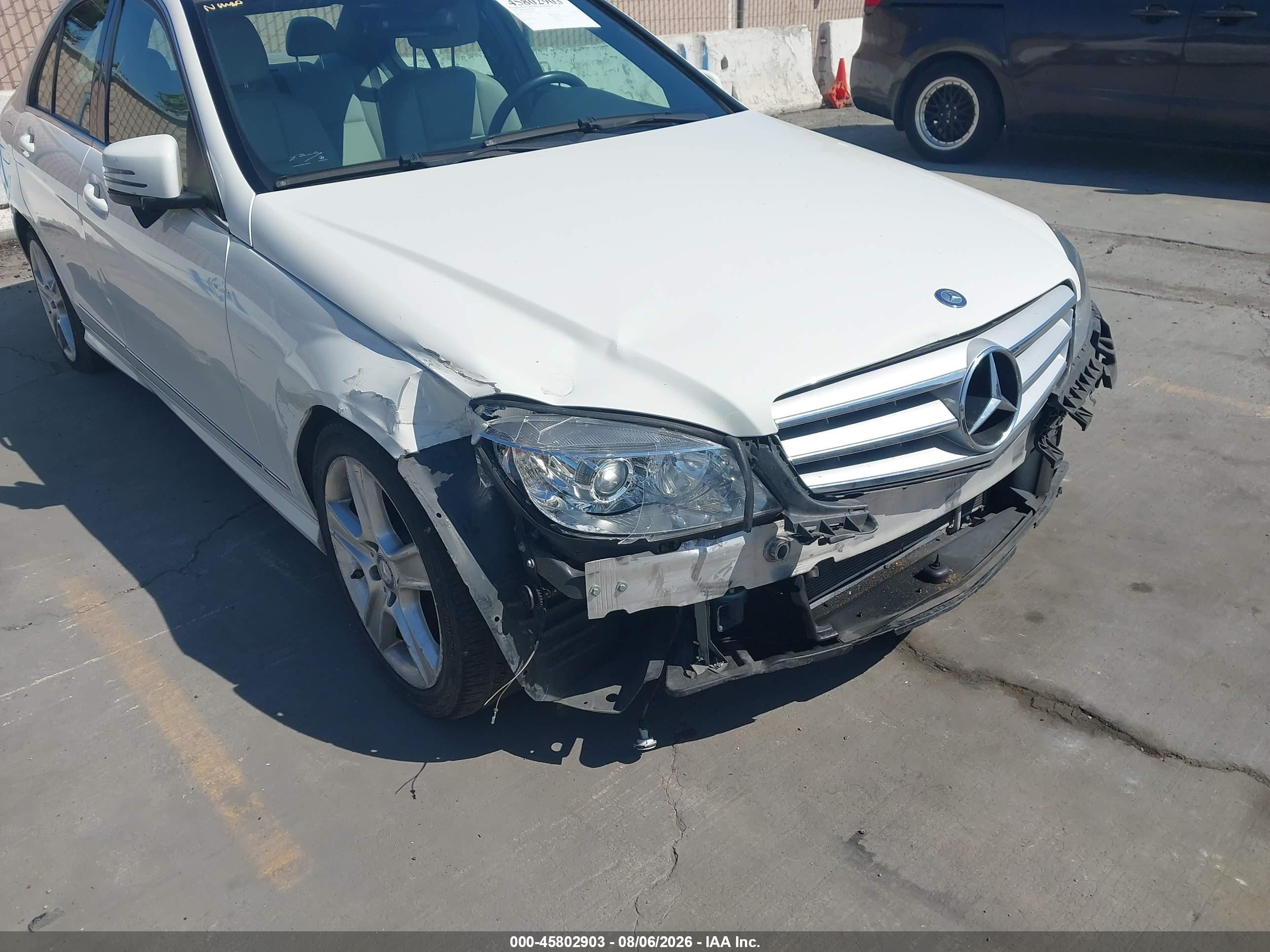 2010 Mercedes-benz C 300 Sport White vin: WDDGF5EB8AF429539