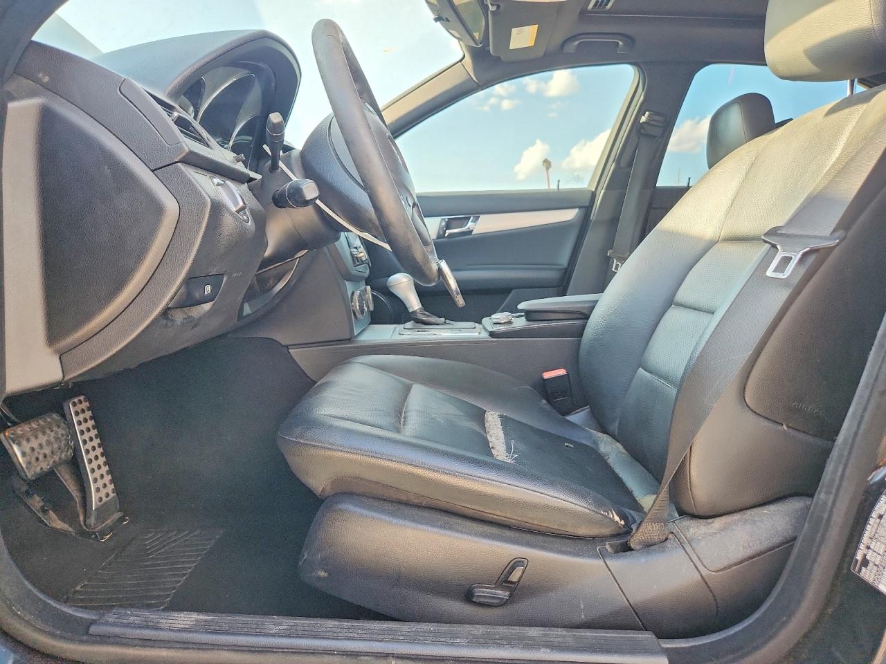 2010 Mercedes-benz C 300 Black vin: WDDGF5EB8AF439388