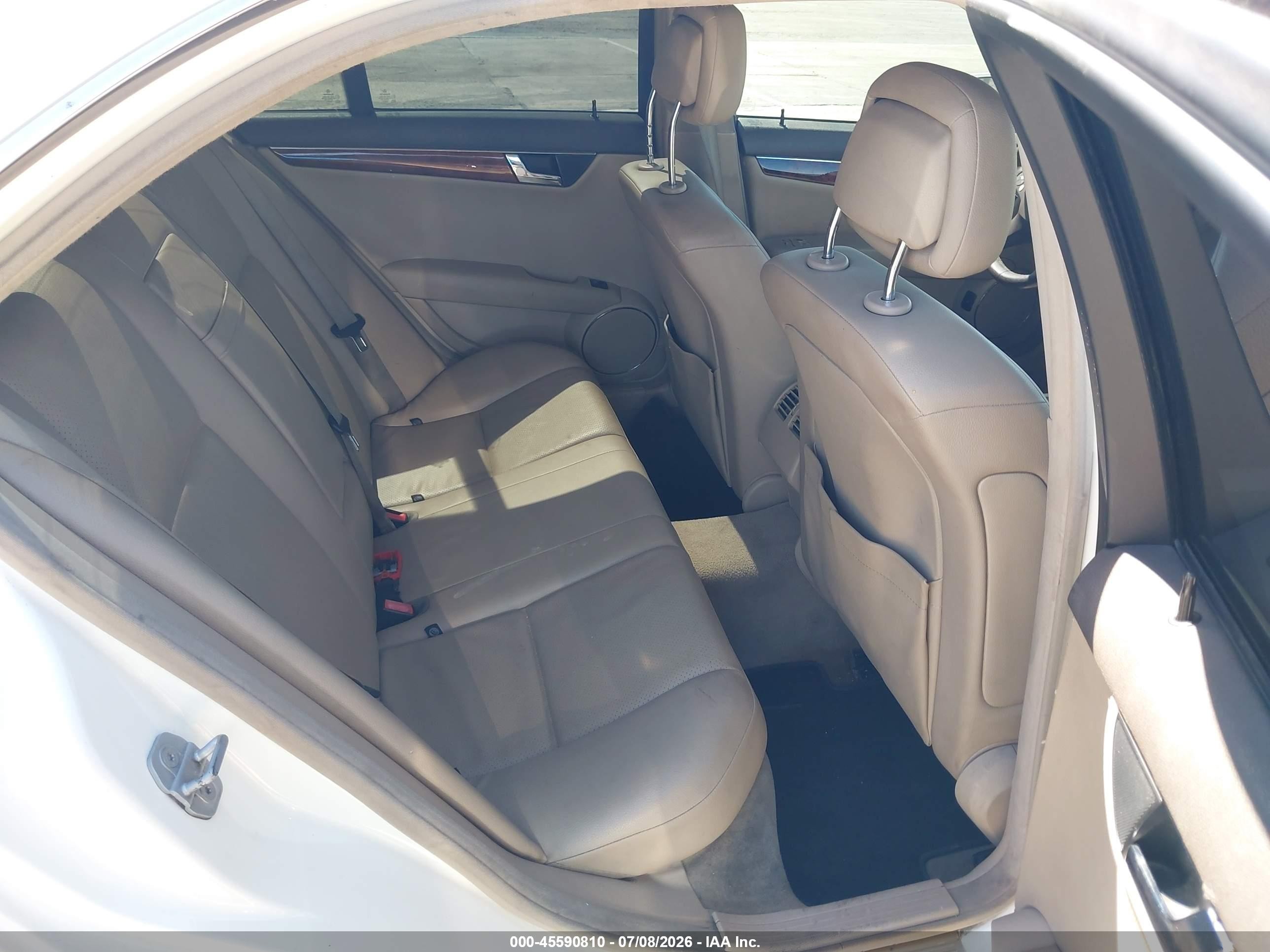 2010 Mercedes-benz C 300 Luxury/sport White vin: WDDGF5EB8AF442663