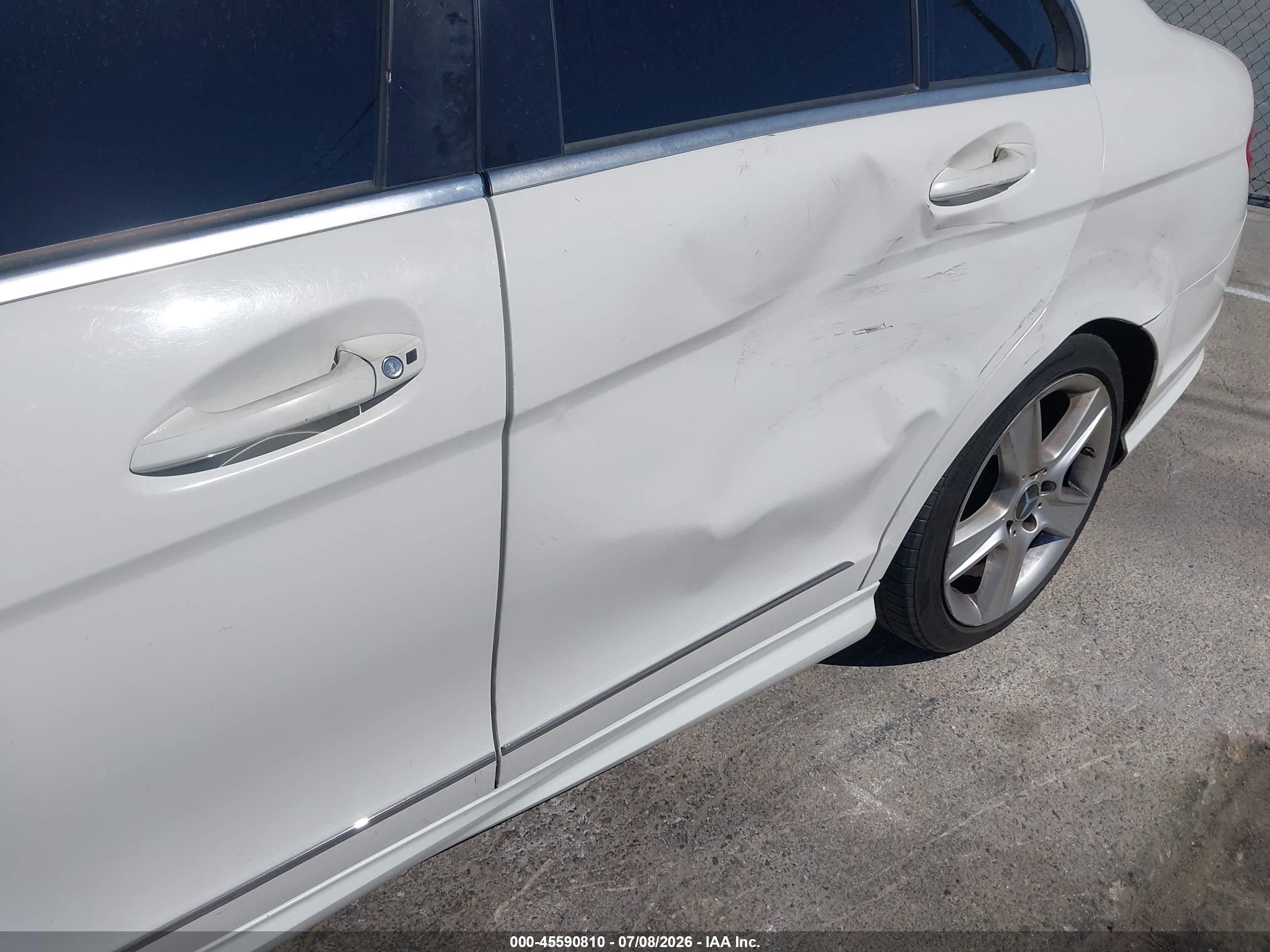 2010 Mercedes-benz C 300 Luxury/sport White vin: WDDGF5EB8AF442663