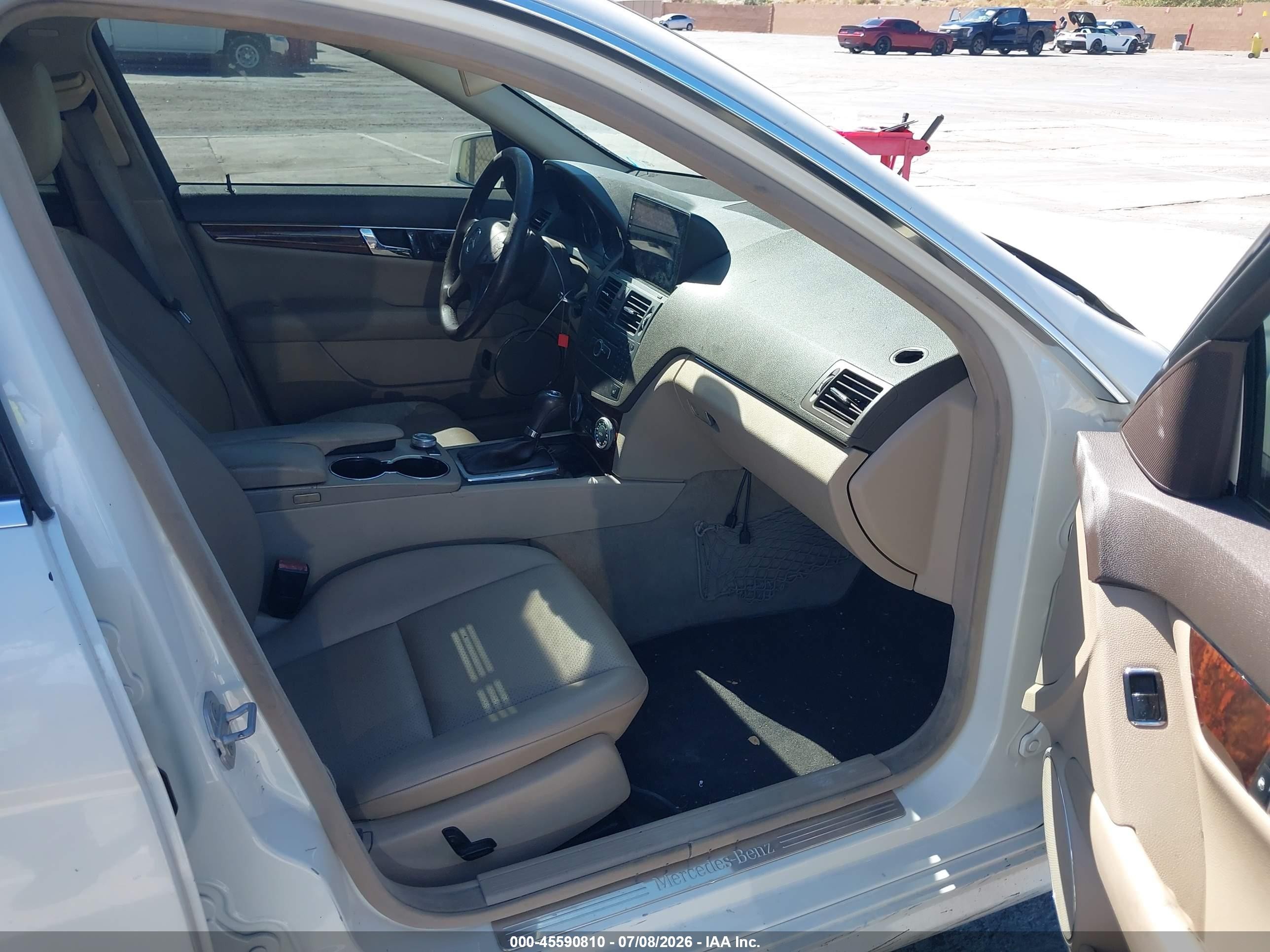 2010 Mercedes-benz C 300 Luxury/sport White vin: WDDGF5EB8AF442663