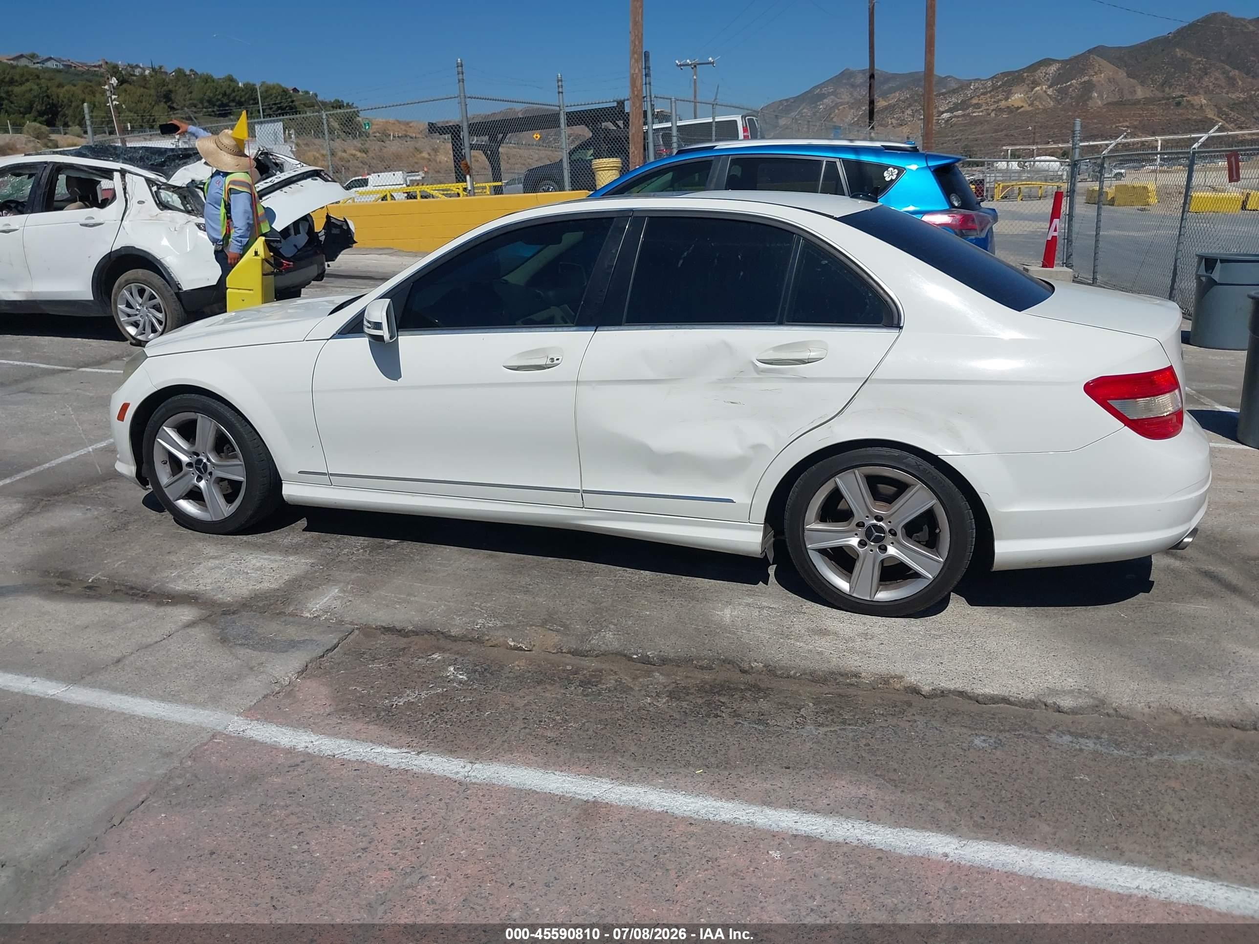 2010 Mercedes-benz C 300 Luxury/sport White vin: WDDGF5EB8AF442663