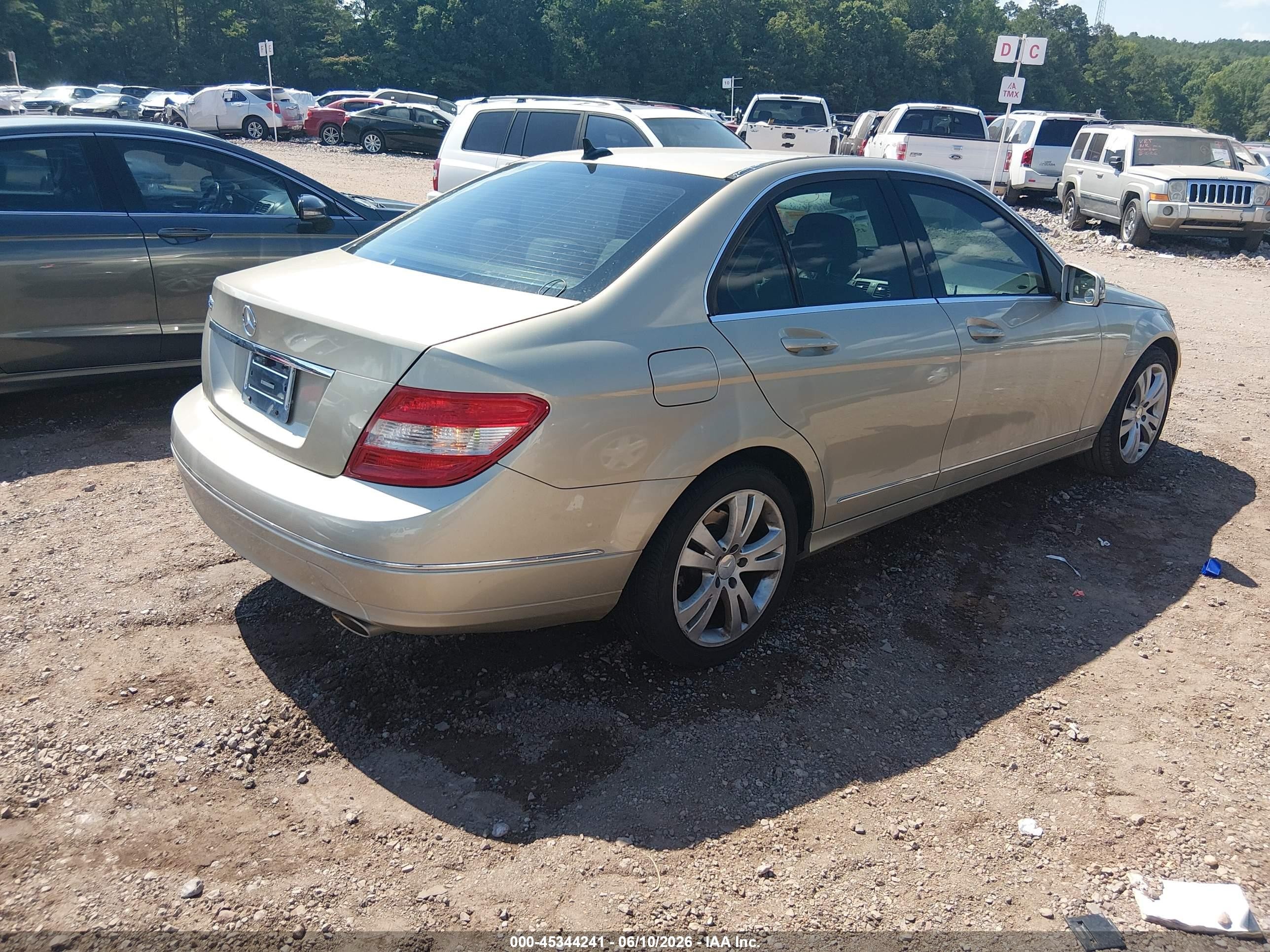 2010 Mercedes-benz C 300 Luxury/sport Beige vin: WDDGF5EB8AF464419