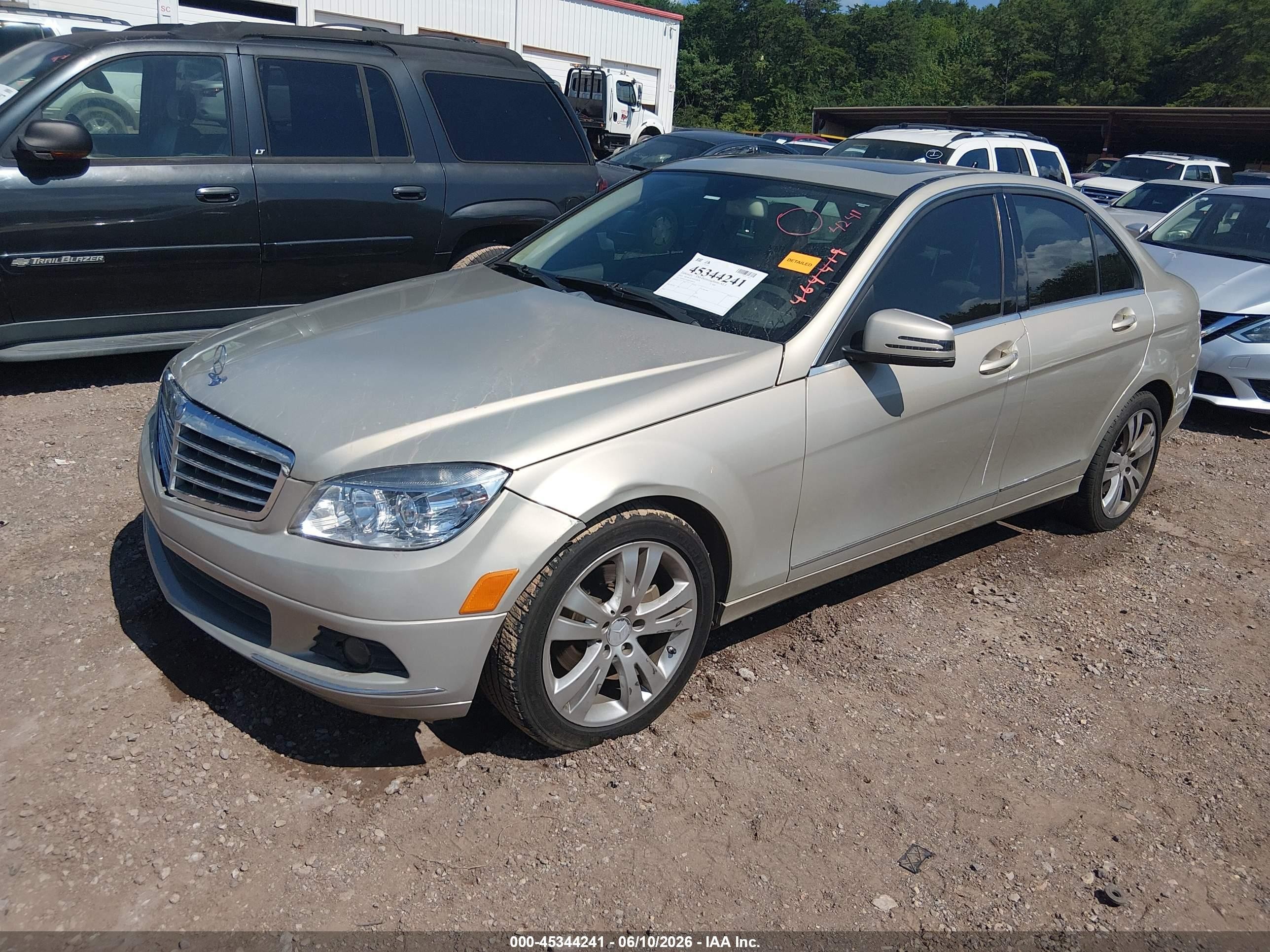 2010 Mercedes-benz C 300 Luxury/sport Beige vin: WDDGF5EB8AF464419