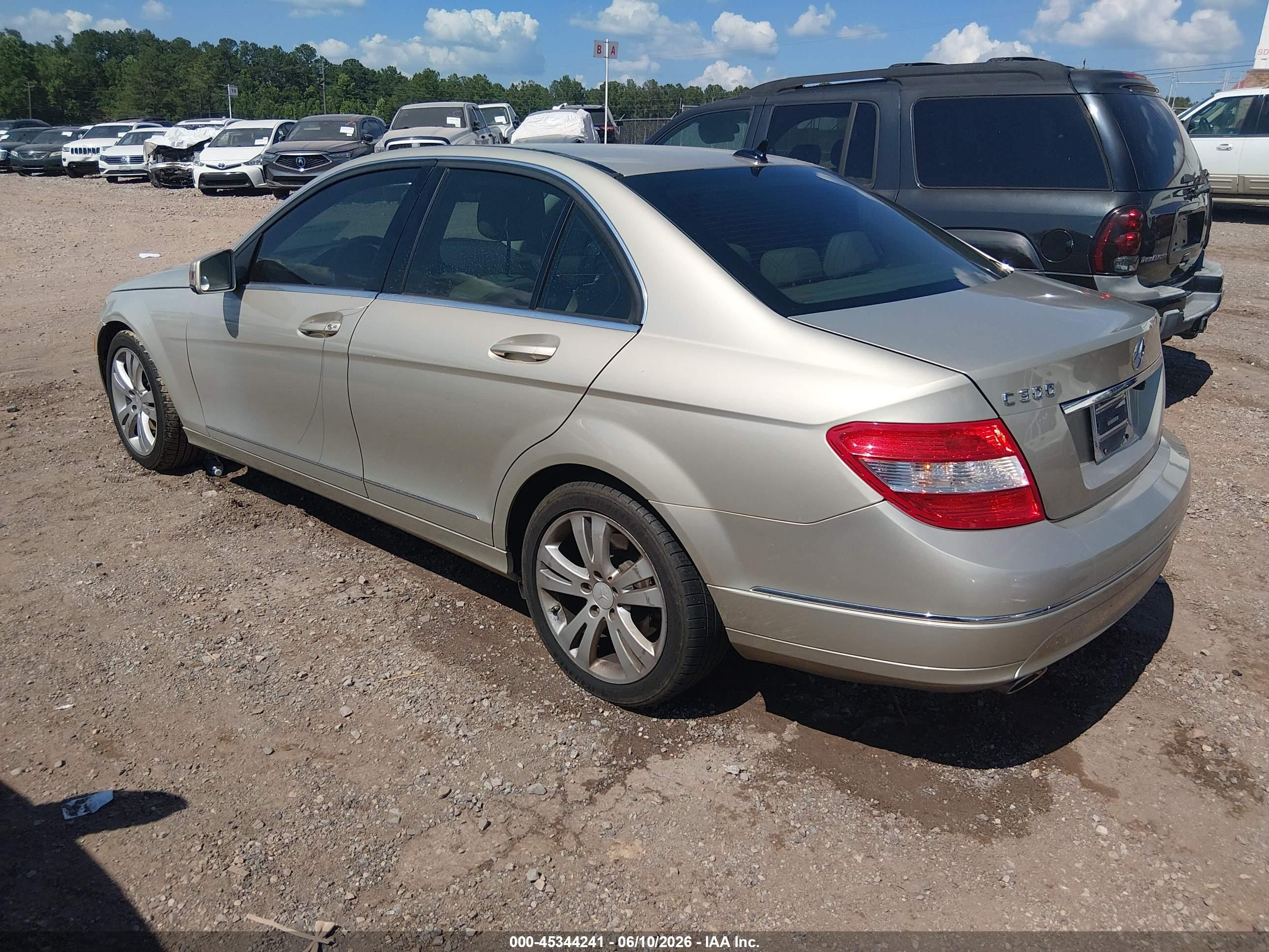 2010 Mercedes-benz C 300 Luxury/sport Beige vin: WDDGF5EB8AF464419
