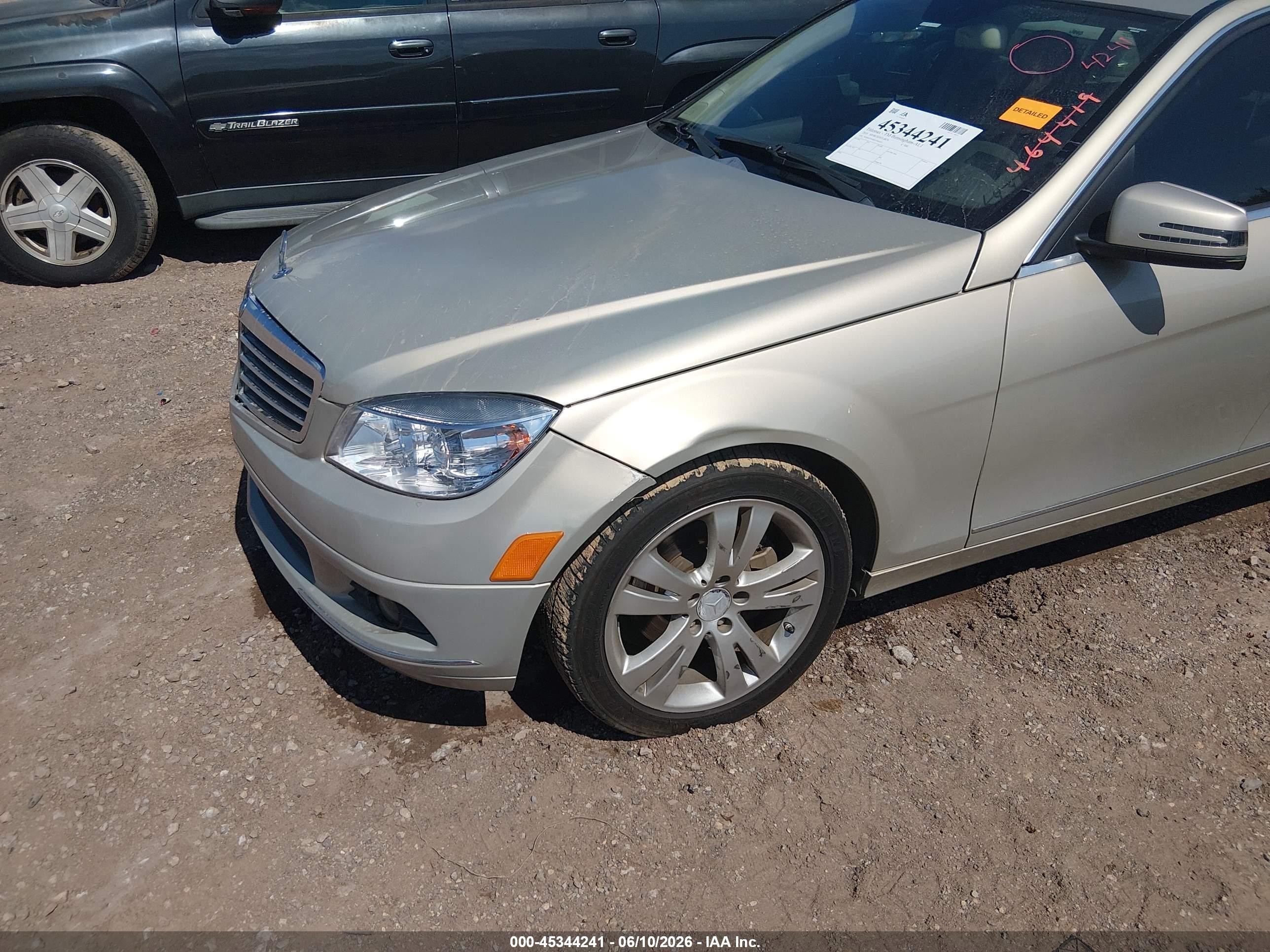 2010 Mercedes-benz C 300 Luxury/sport Beige vin: WDDGF5EB8AF464419