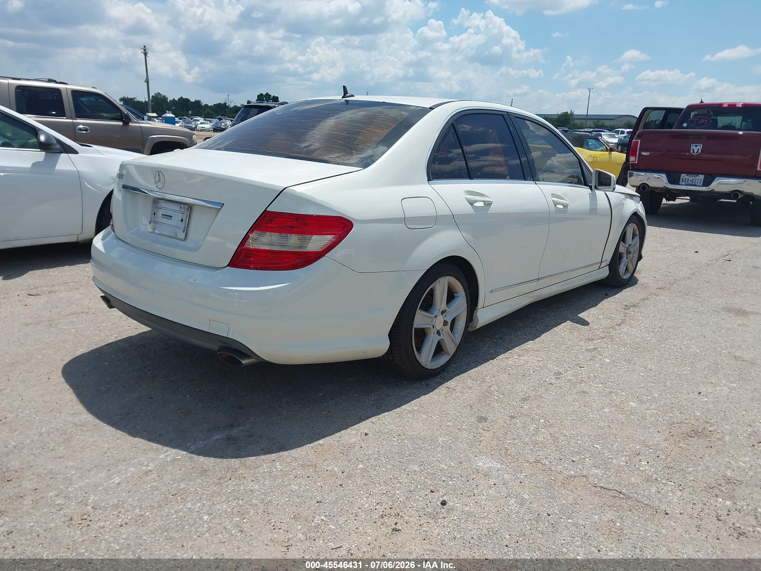 2010 Mercedes-benz C 300 Luxury/sport White vin: WDDGF5EB8AR090926