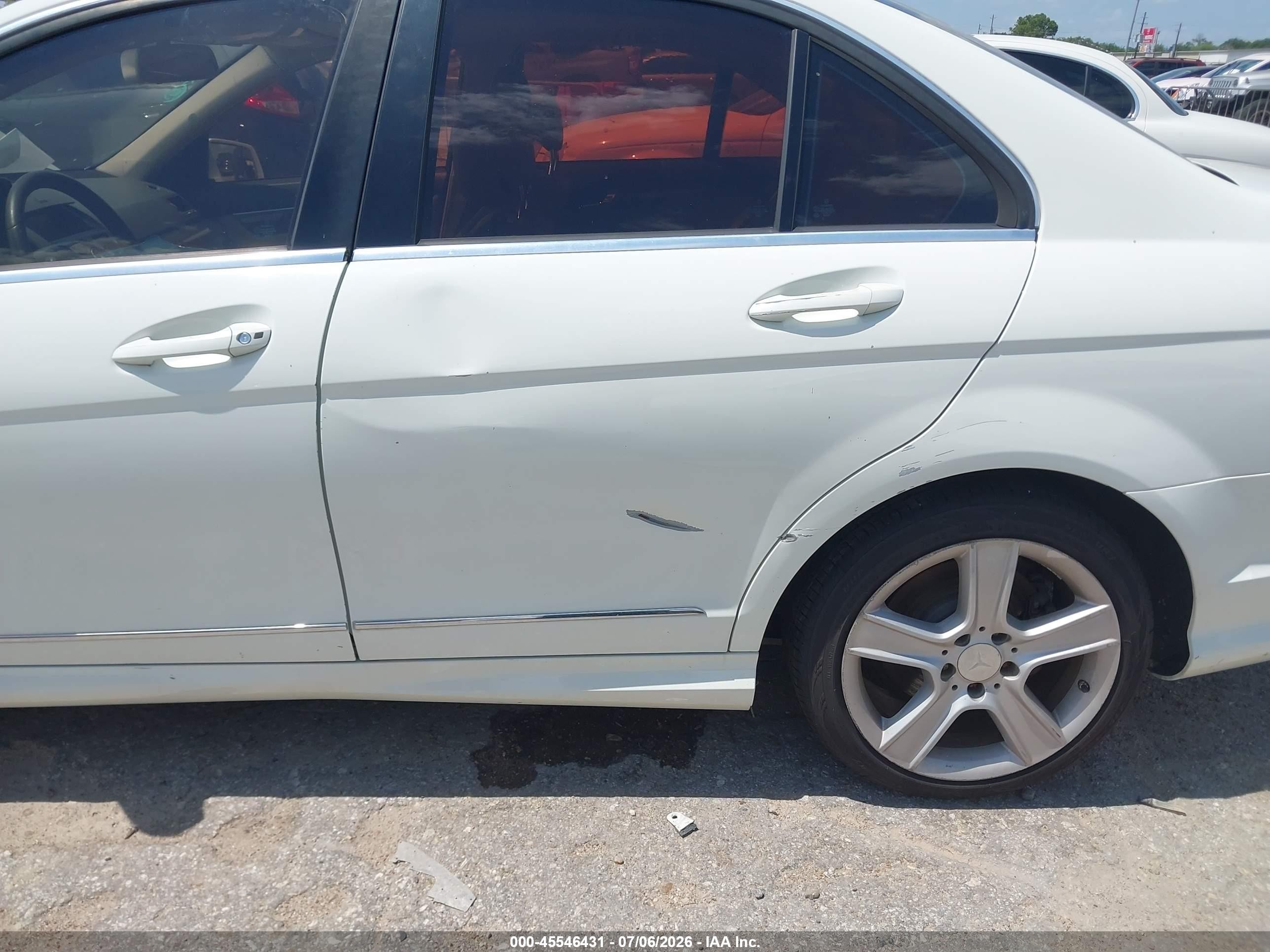 2010 Mercedes-benz C 300 Luxury/sport White vin: WDDGF5EB8AR090926