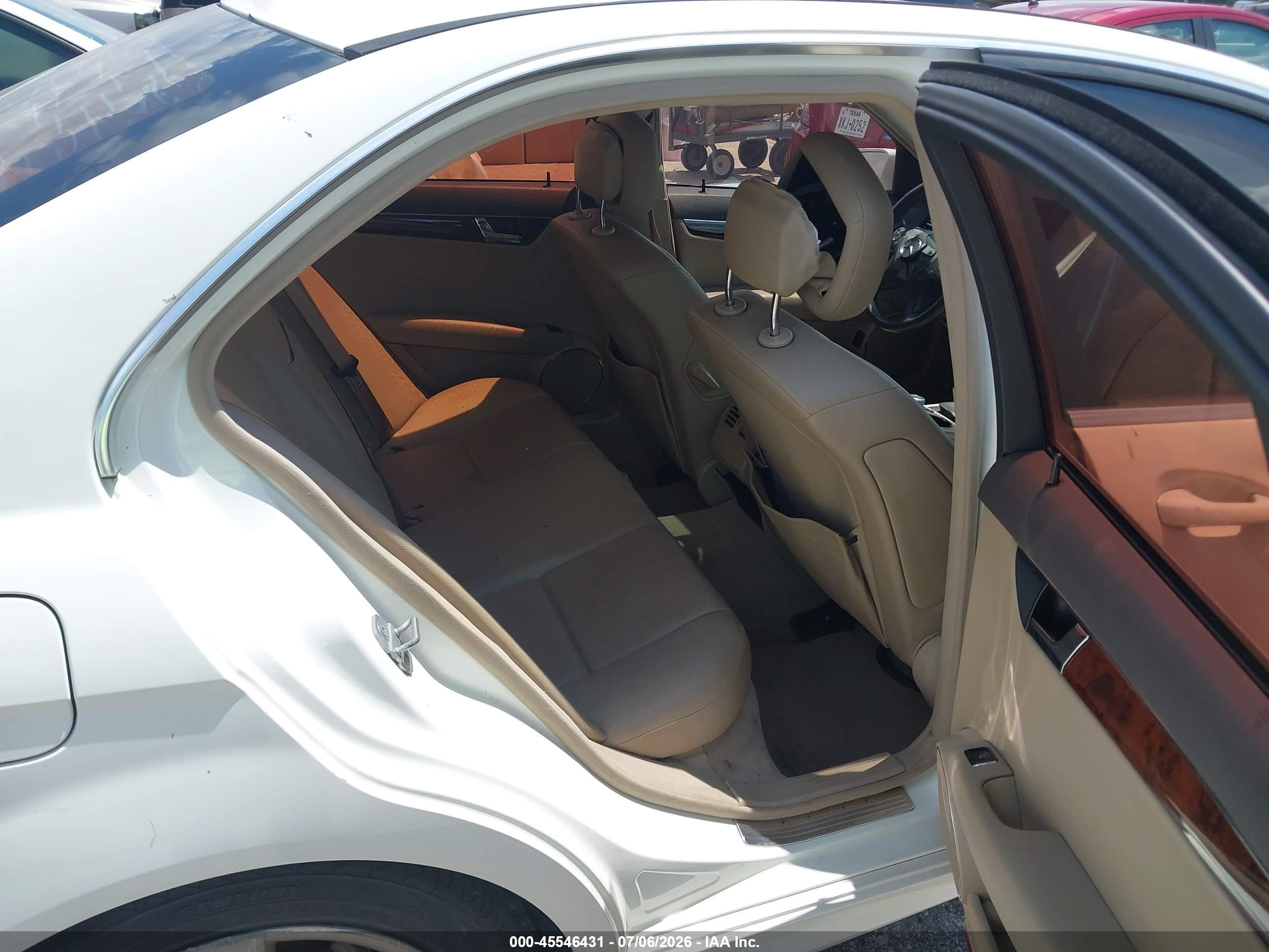2010 Mercedes-benz C 300 Luxury/sport White vin: WDDGF5EB8AR090926