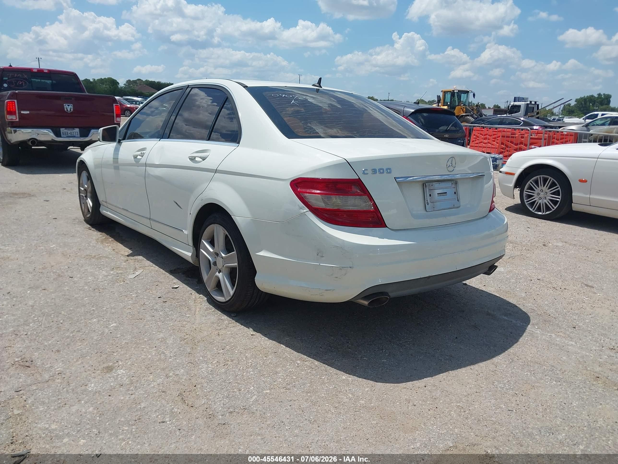 2010 Mercedes-benz C 300 Luxury/sport White vin: WDDGF5EB8AR090926