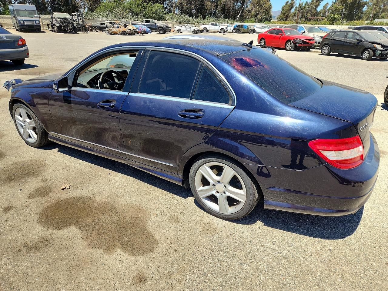 2010 Mercedes-benz C 300 Синий vin: WDDGF5EB8AR092532