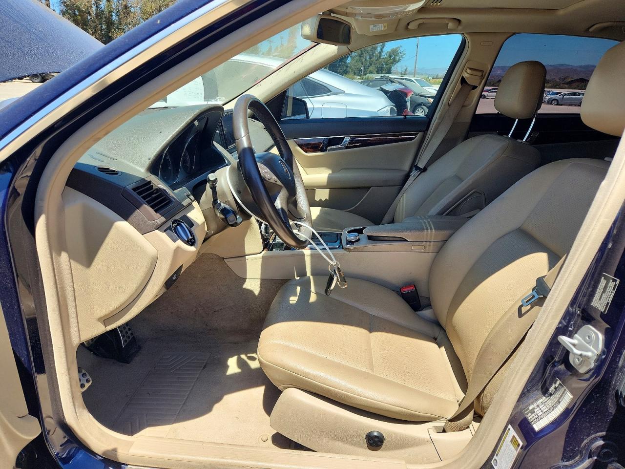 2010 Mercedes-benz C 300 Синий vin: WDDGF5EB8AR092532