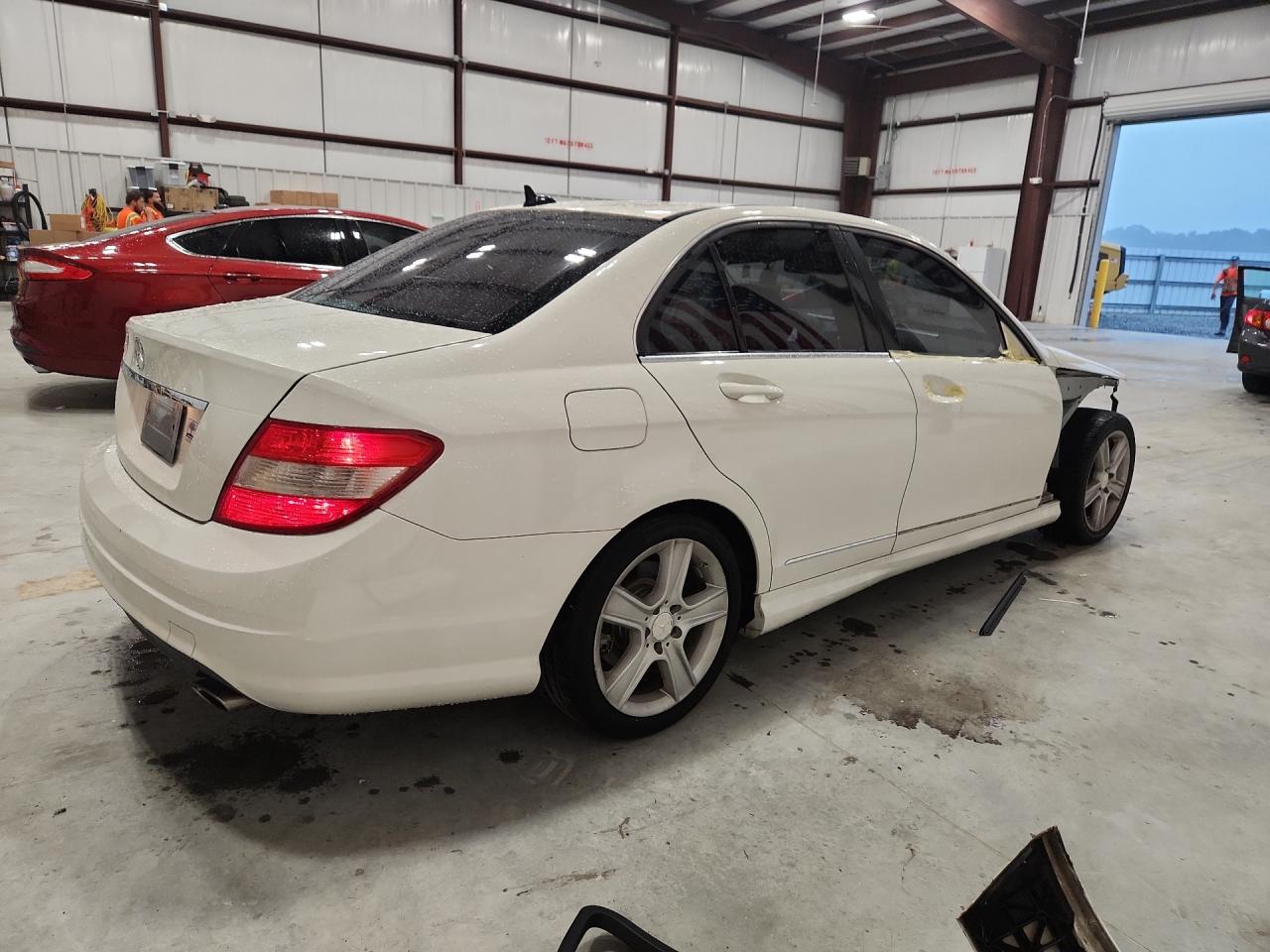2011 Mercedes-benz C 300 White vin: WDDGF5EB8BA416806