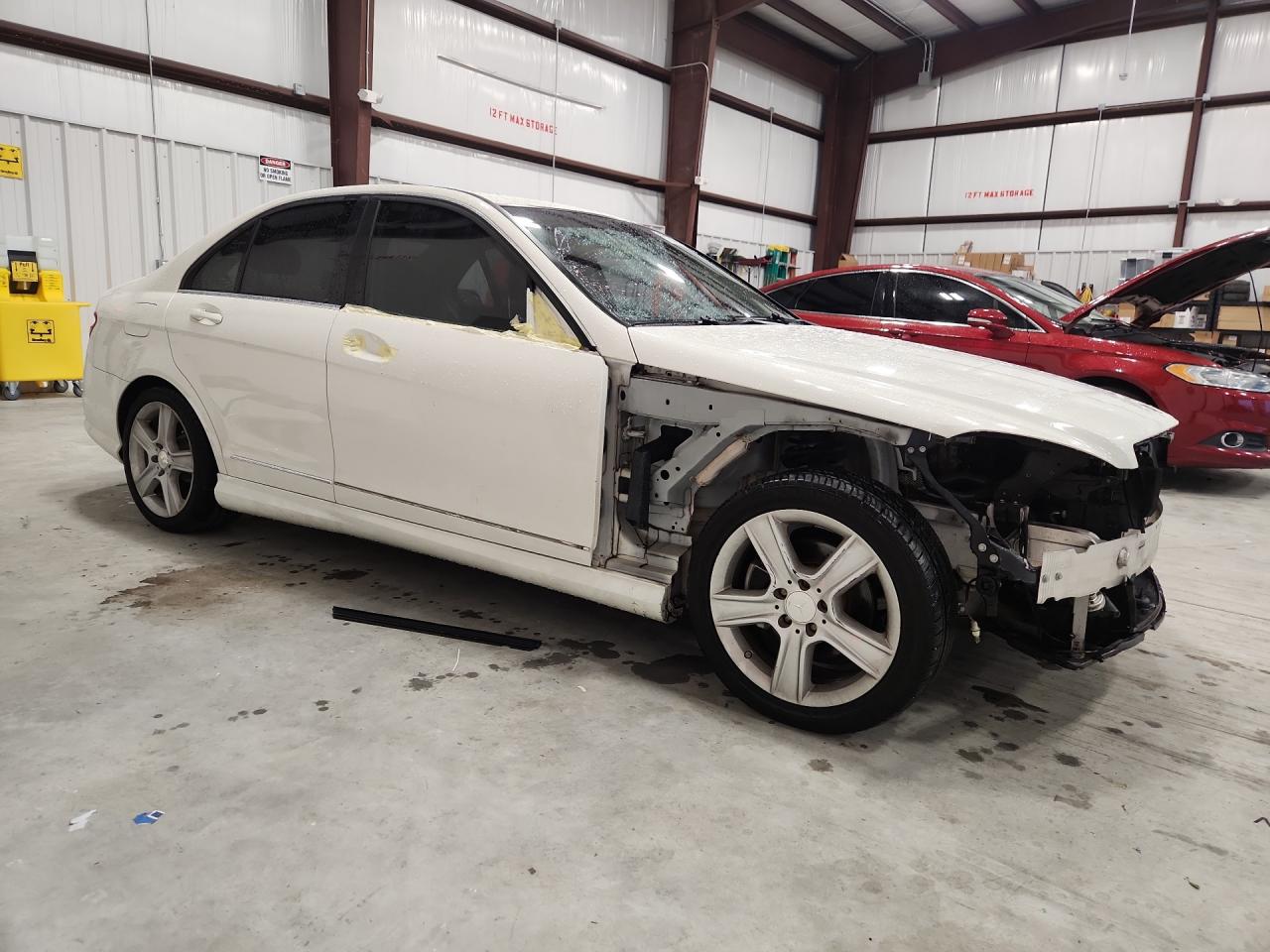 2011 Mercedes-benz C 300 White vin: WDDGF5EB8BA416806