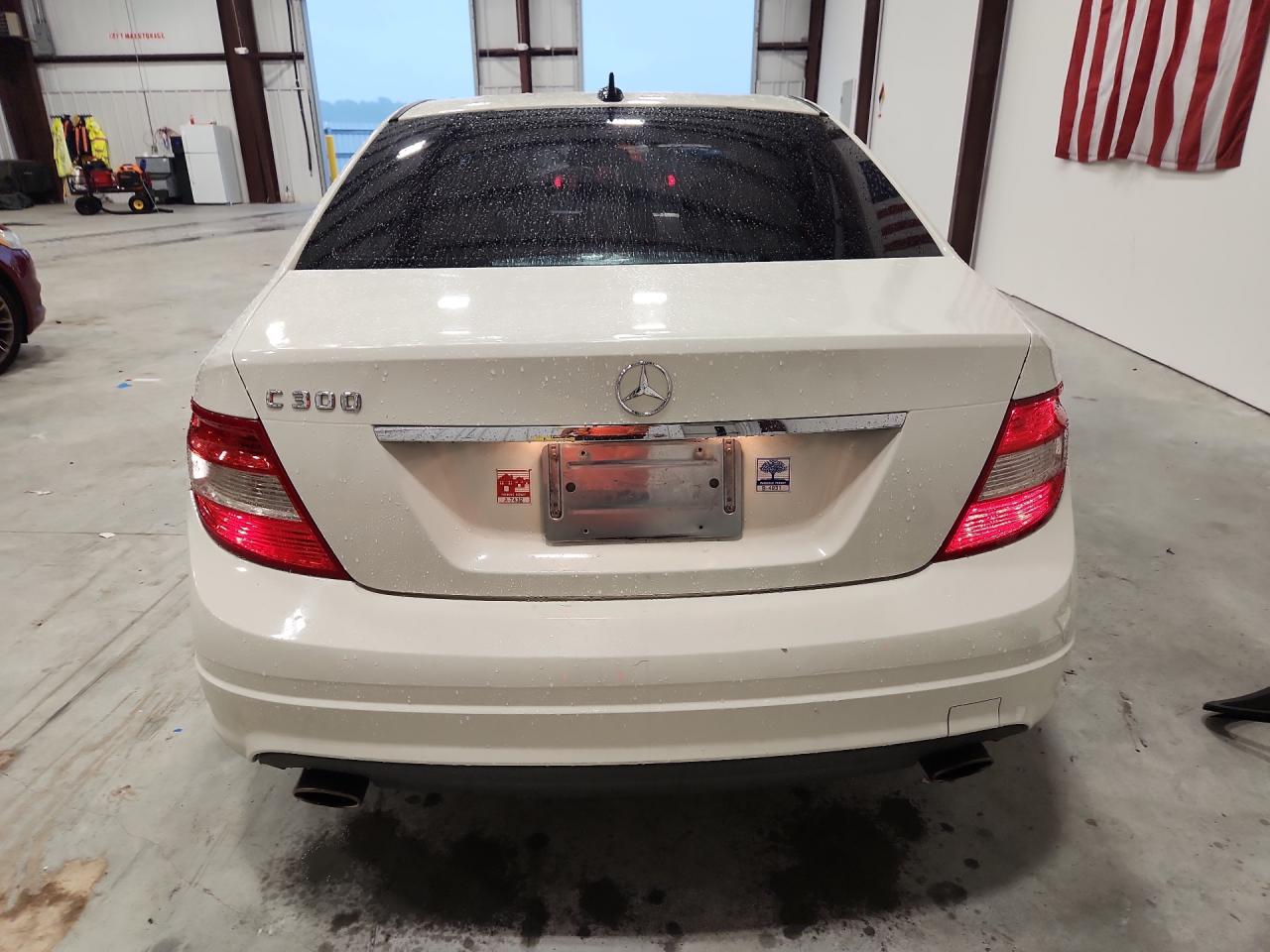 2011 Mercedes-benz C 300 White vin: WDDGF5EB8BA416806