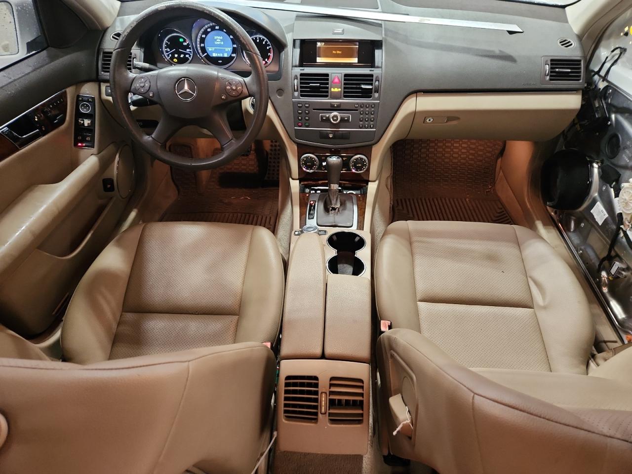 2011 Mercedes-benz C 300 White vin: WDDGF5EB8BA416806