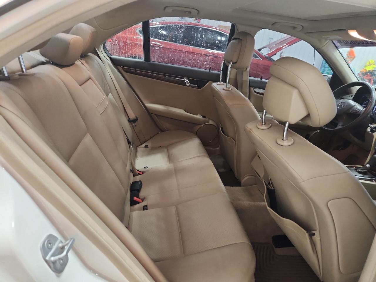 2011 Mercedes-benz C 300 White vin: WDDGF5EB8BA416806