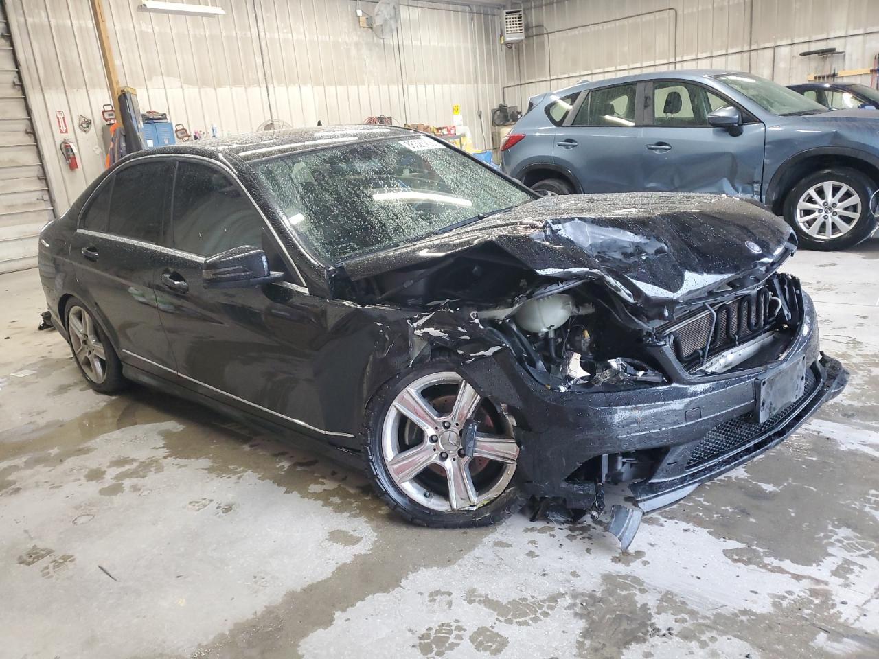 2011 Mercedes-benz C 300 Черный vin: WDDGF5EB8BA417471