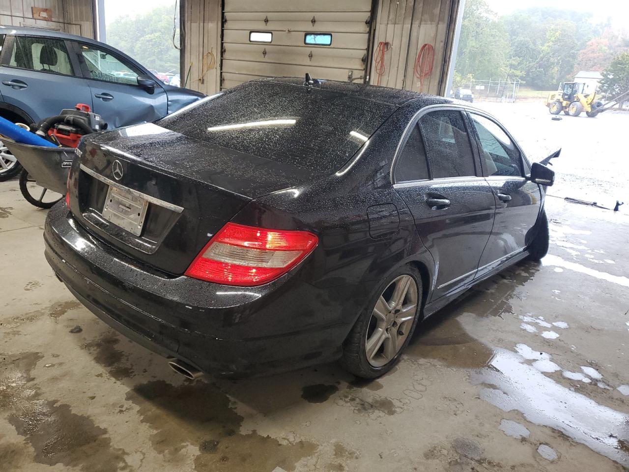 2011 Mercedes-benz C 300 Черный vin: WDDGF5EB8BA417471