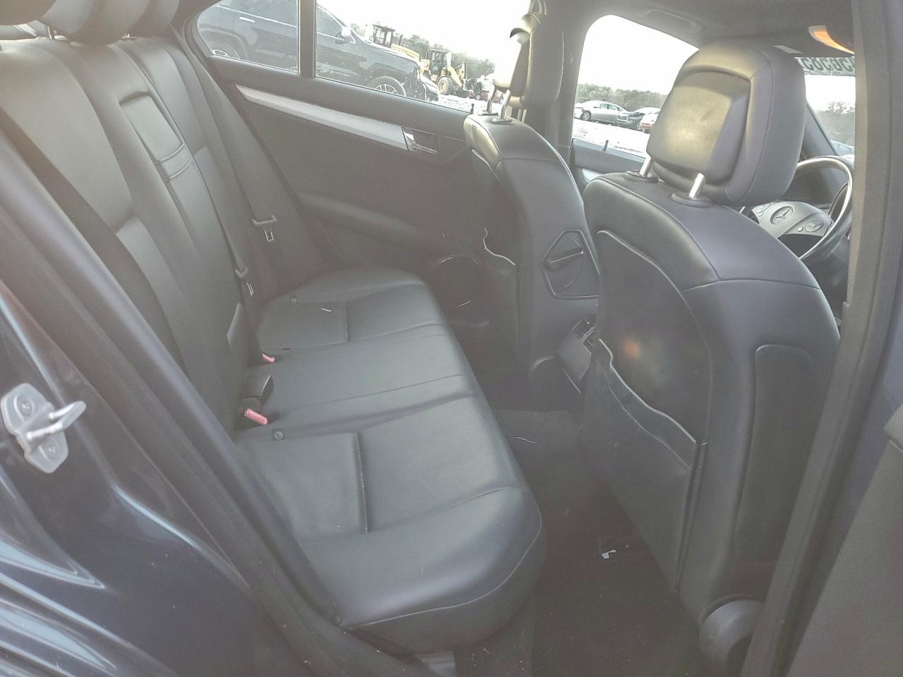 2011 Mercedes-benz C 300 Серый vin: WDDGF5EB8BA418880