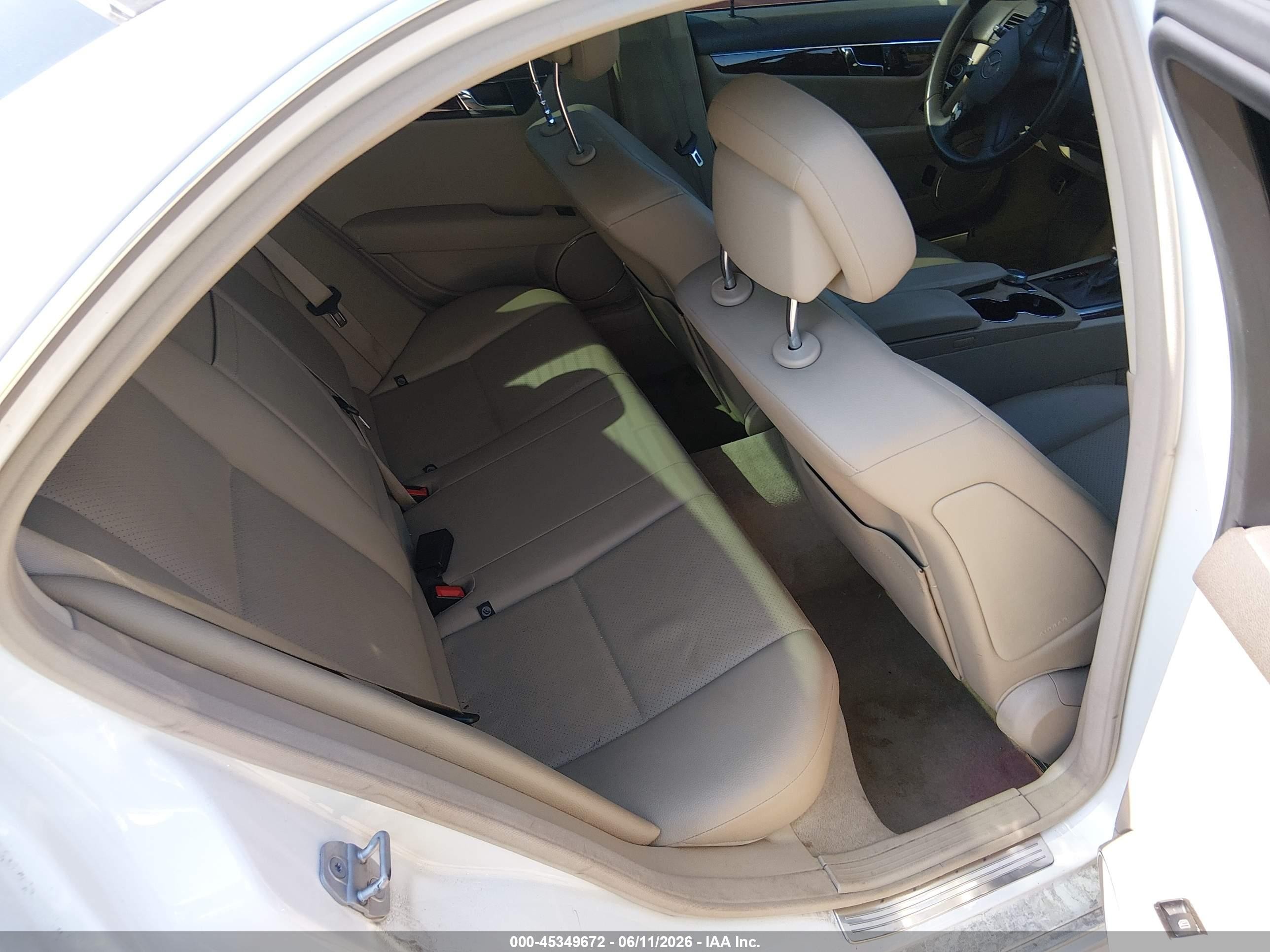 2011 Mercedes-benz C 300 Sport White vin: WDDGF5EB8BA435162