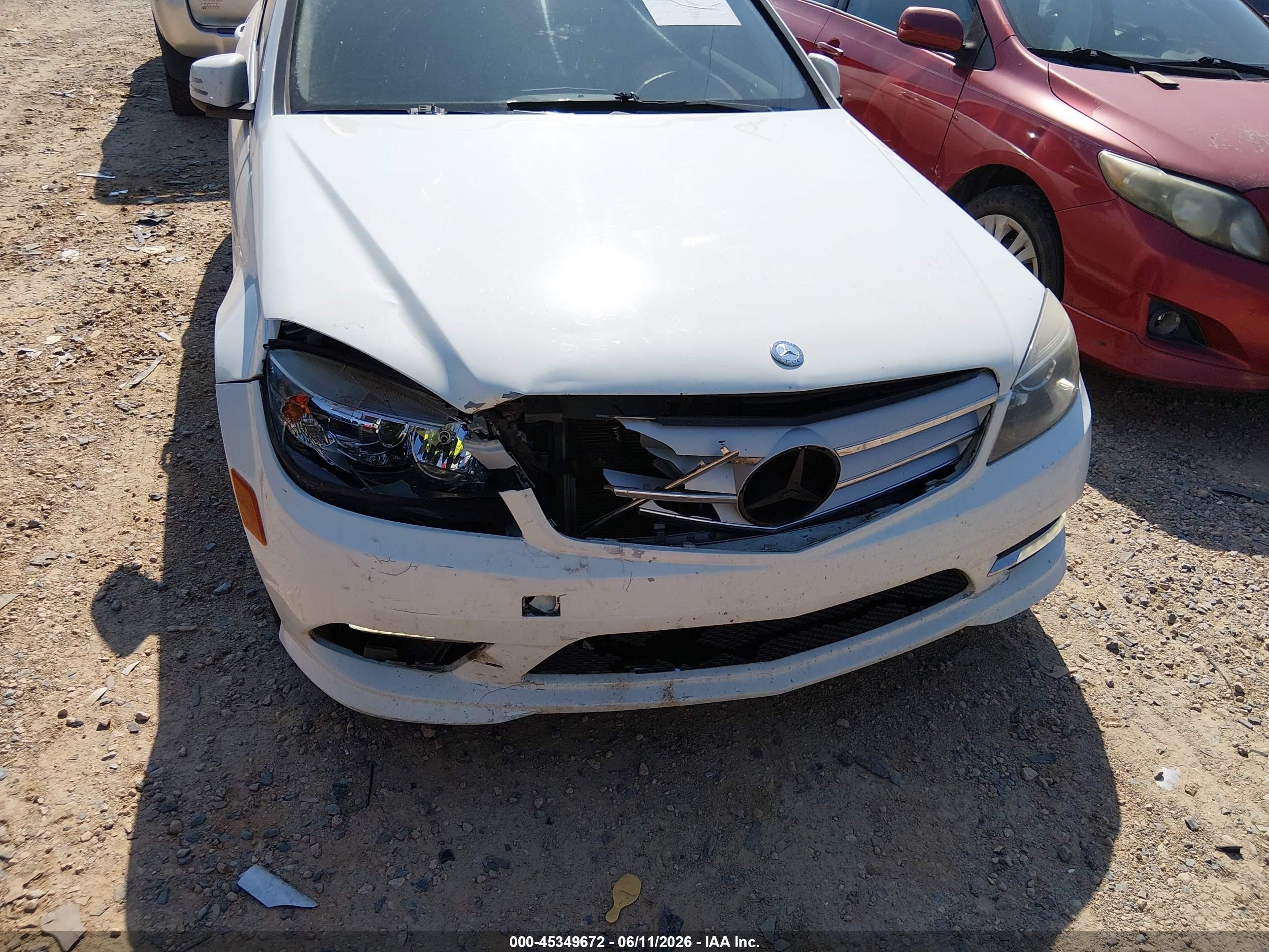 2011 Mercedes-benz C 300 Sport White vin: WDDGF5EB8BA435162