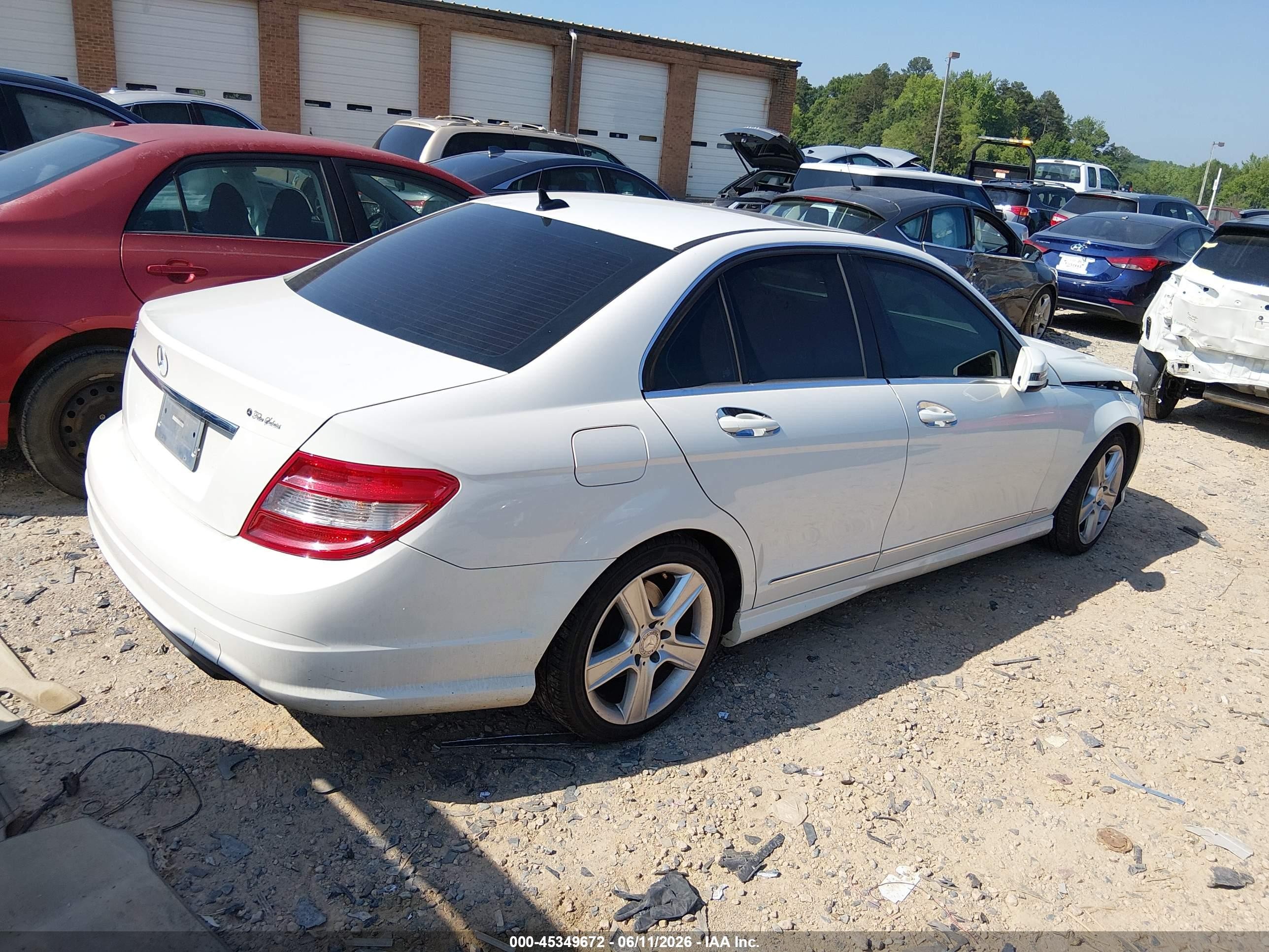 2011 Mercedes-benz C 300 Sport White vin: WDDGF5EB8BA435162